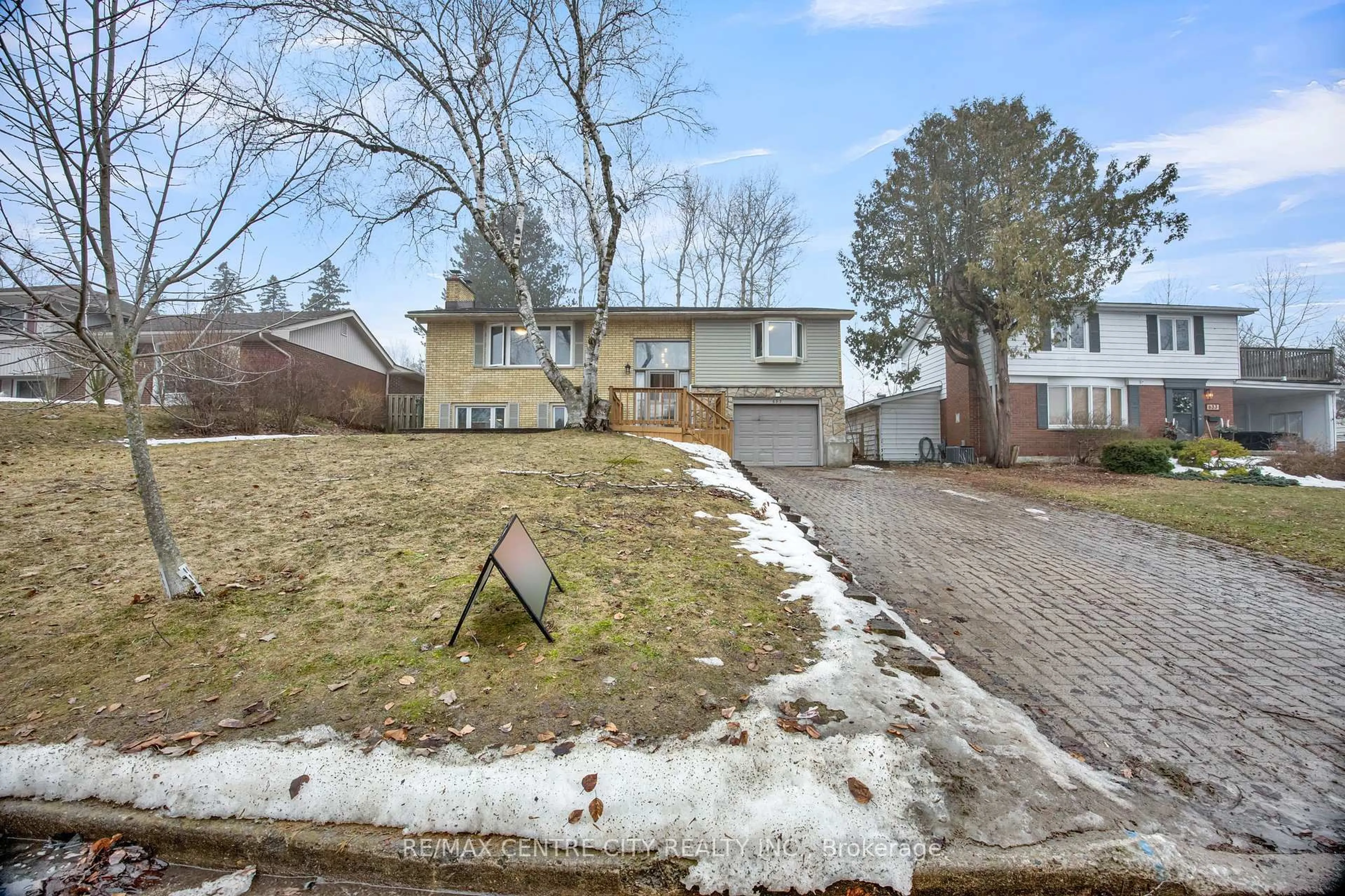 Unknown for 637 Jason Cres, London South Ontario N6J 3E5