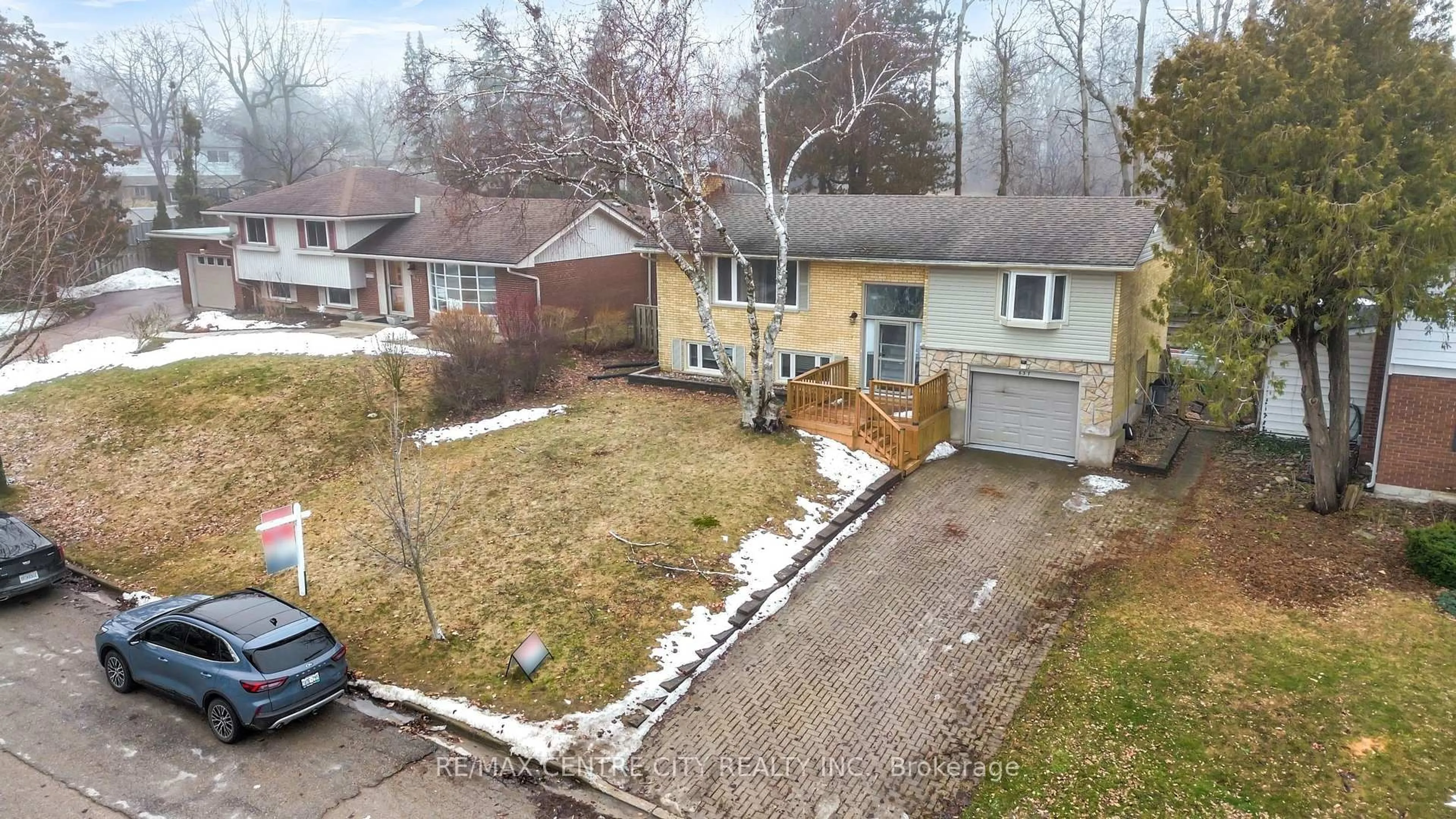 A pic from outside/outdoor area/front of a property/back of a property/a pic from drone, street for 637 Jason Cres, London South Ontario N6J 3E5