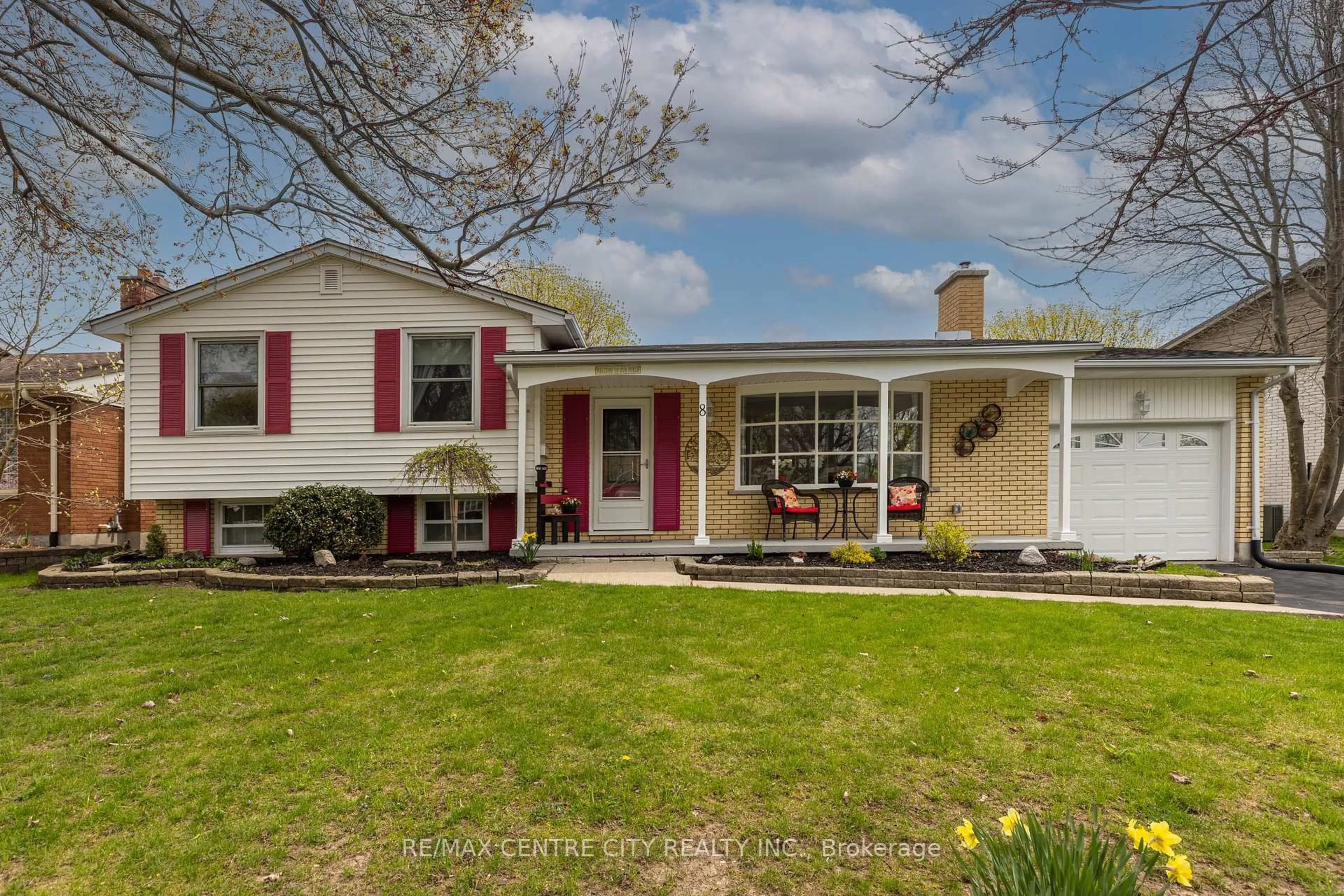 Home with vinyl exterior material, street for 8 Parkview Dr, St. Thomas Ontario N5R 4B5