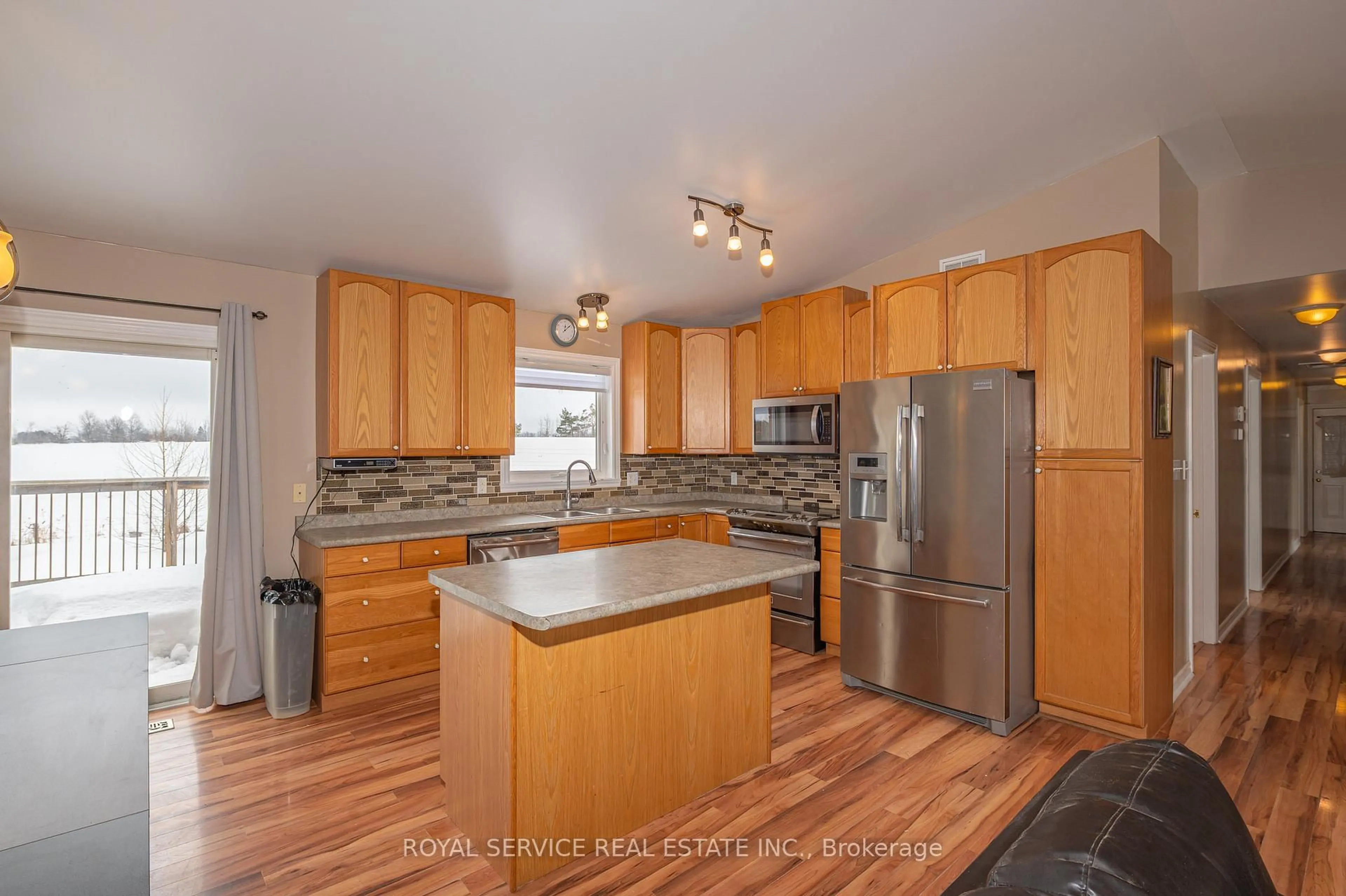 Open concept kitchen, unknown for 323 Cadigan Rd, Selwyn Ontario K9J 6X2