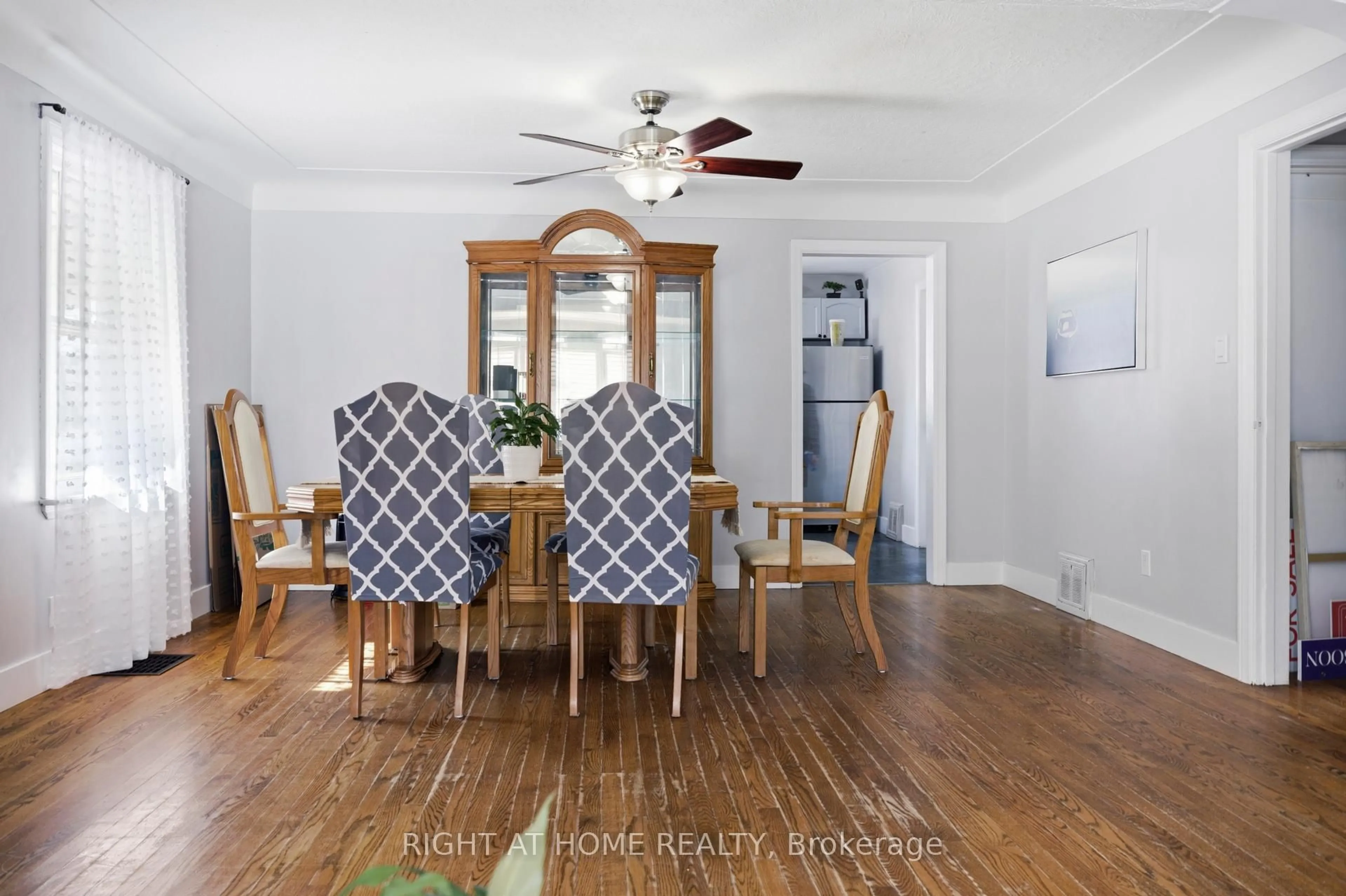 Dining room, wood/laminate floor for 151 Hale St, London East Ontario N5W 1E5