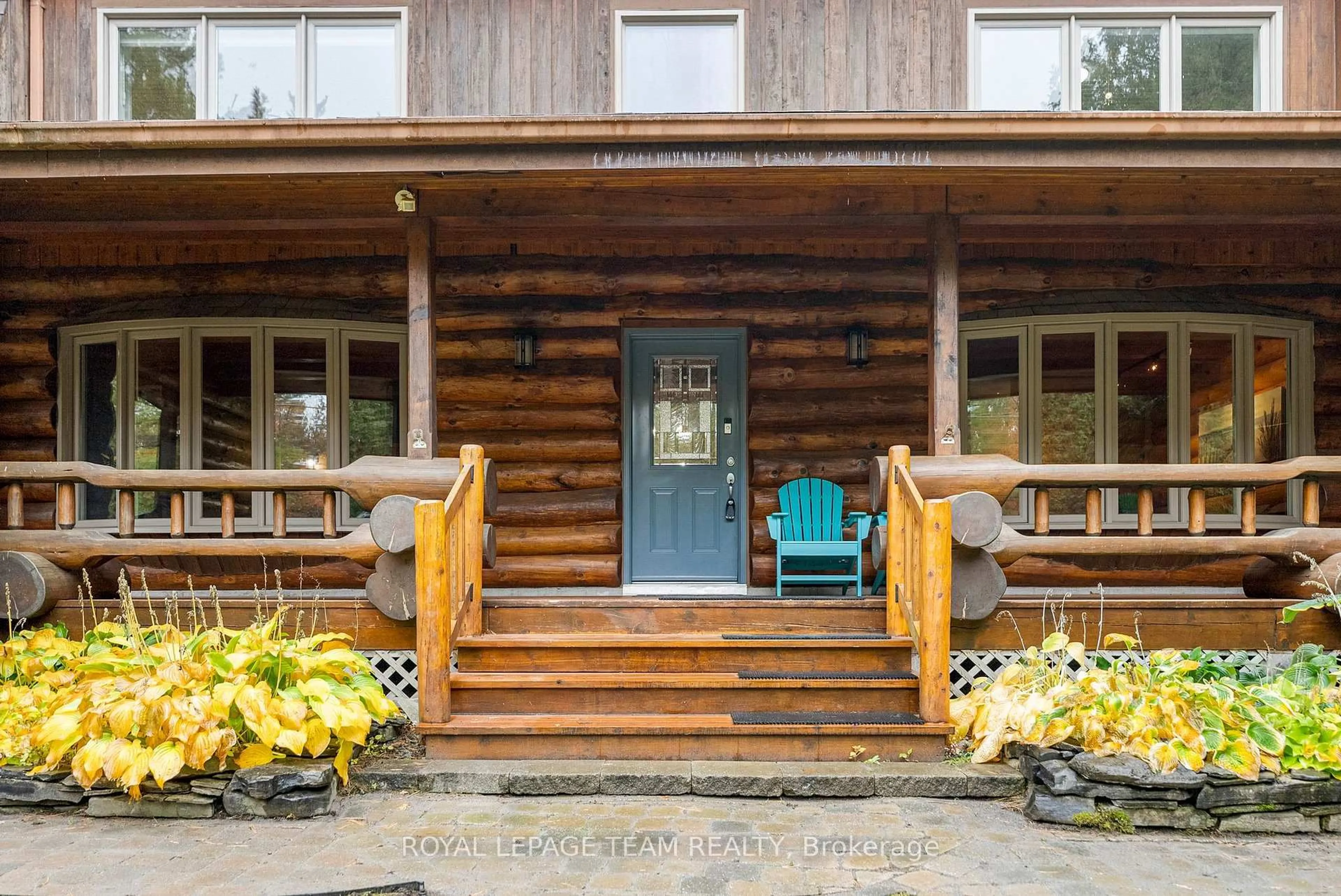 Indoor entryway for 9 Hubertine Gate, Ottawa Ontario K2S 1S5