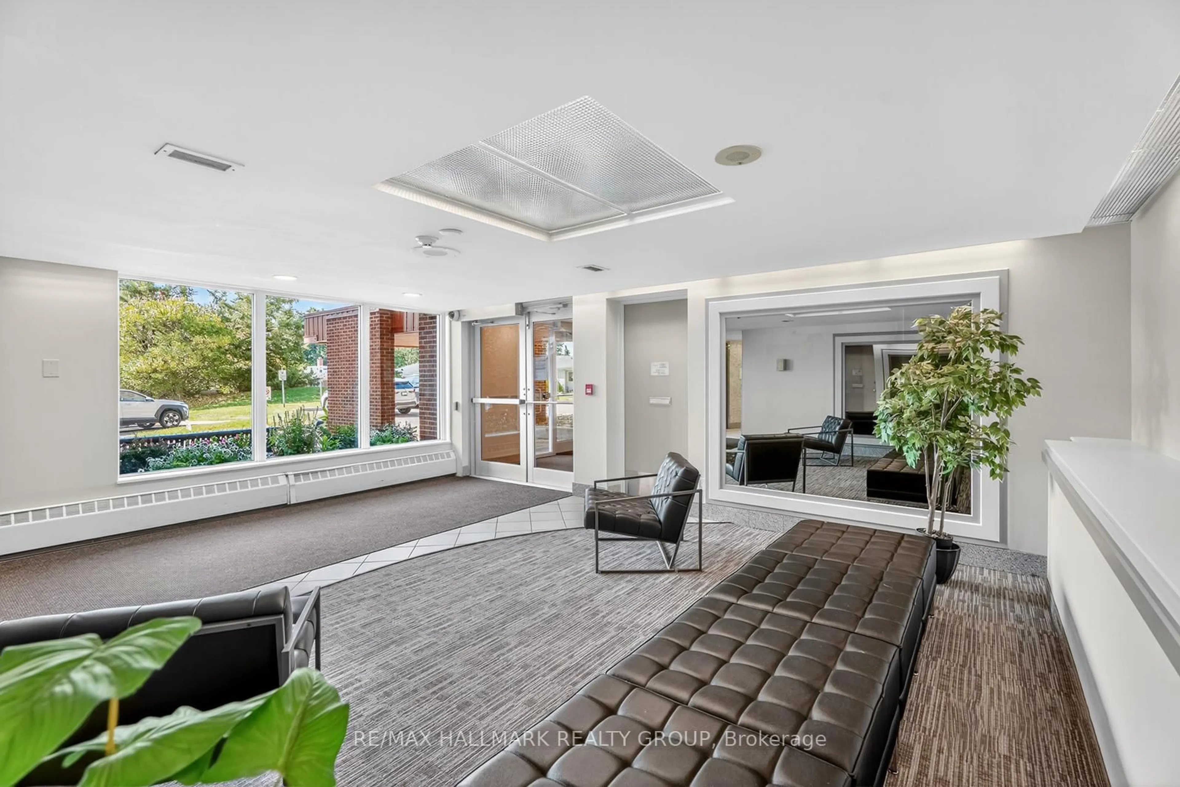 Unknown for 915 Elmsmere Rd #304, Ottawa Ontario K1J 8H8