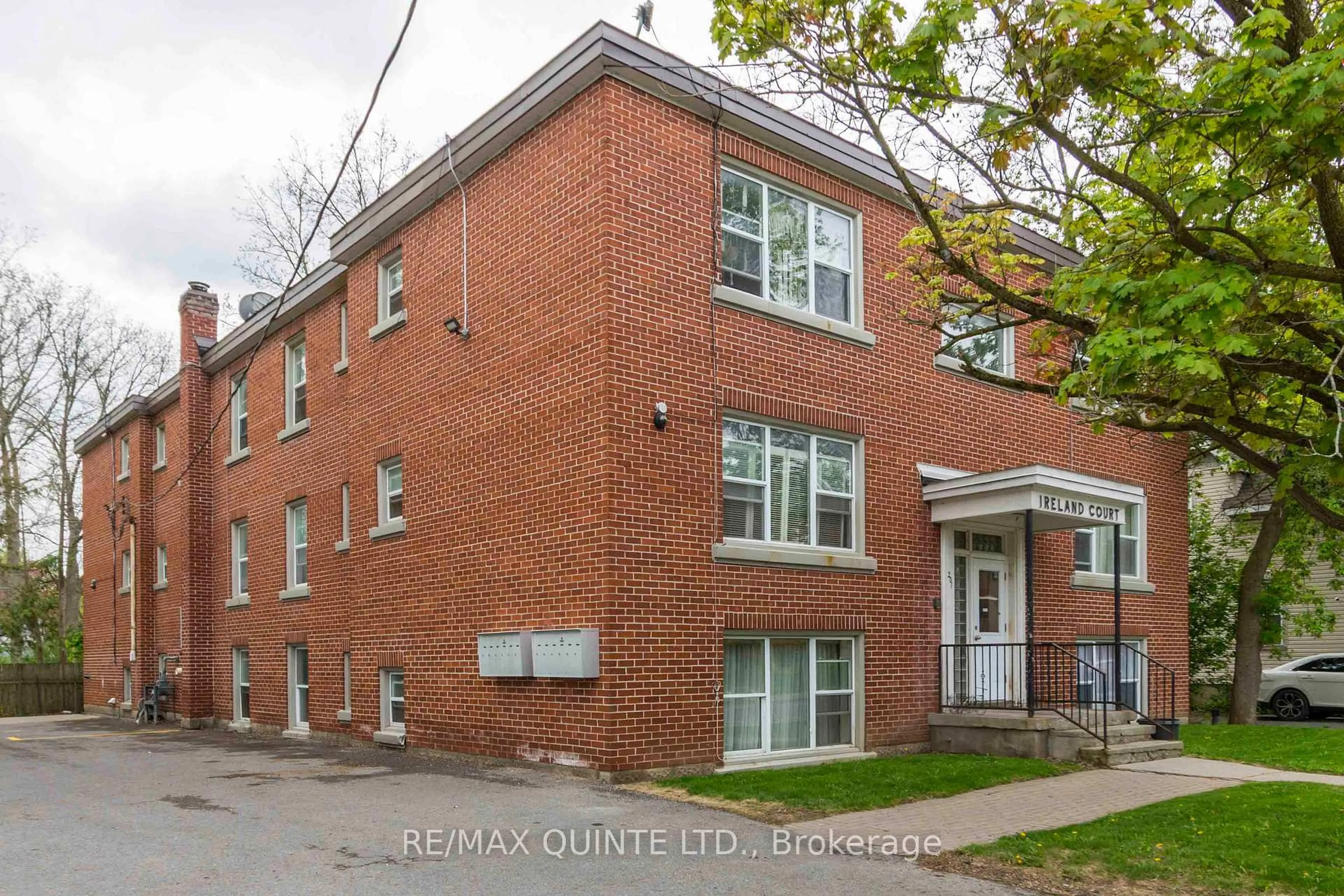 Home with brick exterior material, street for 201 Victoria Ave, Belleville Ontario K8N 2B9