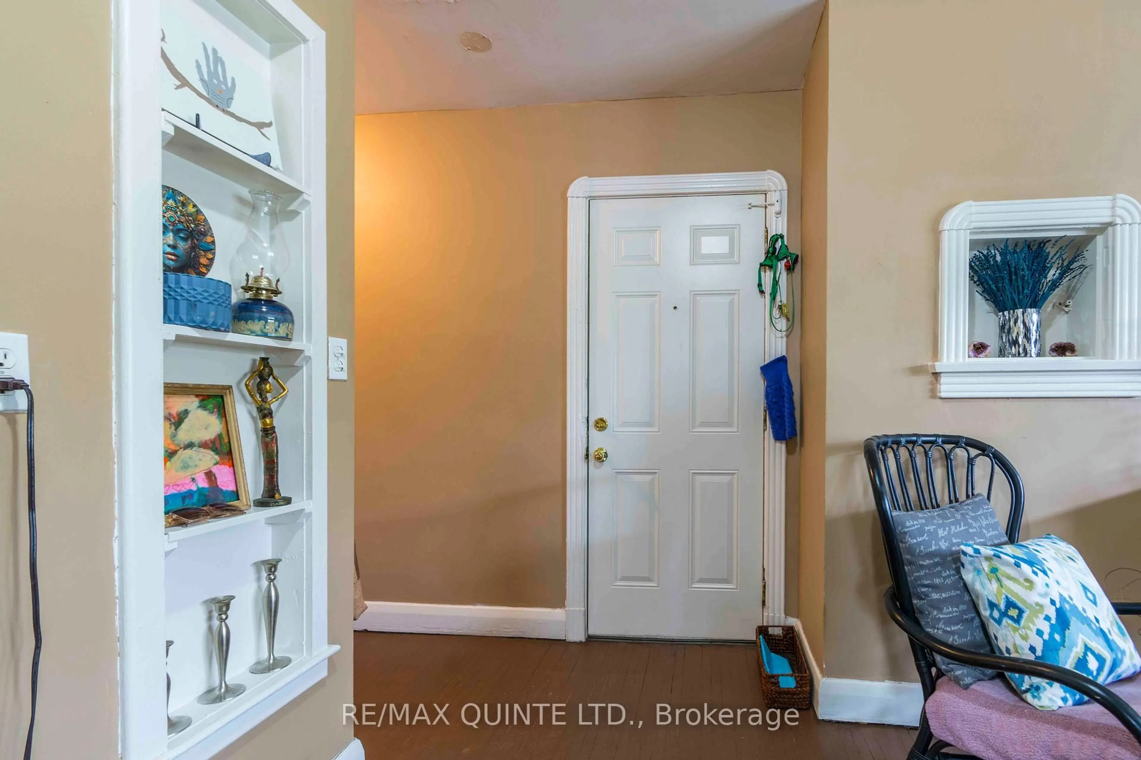 Indoor entryway for 201 Victoria Ave, Belleville Ontario K8N 2B9