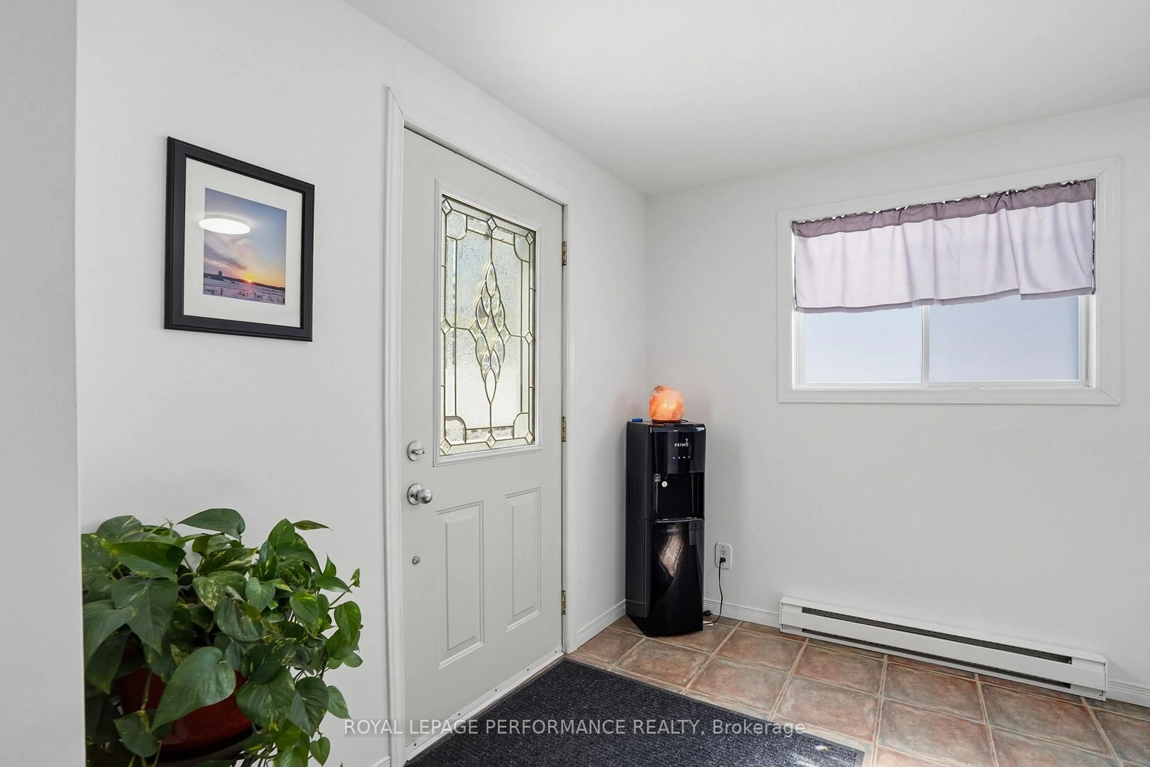 Indoor entryway for 8250 County Road 17 #428, Clarence-Rockland Ontario K4K 1K7