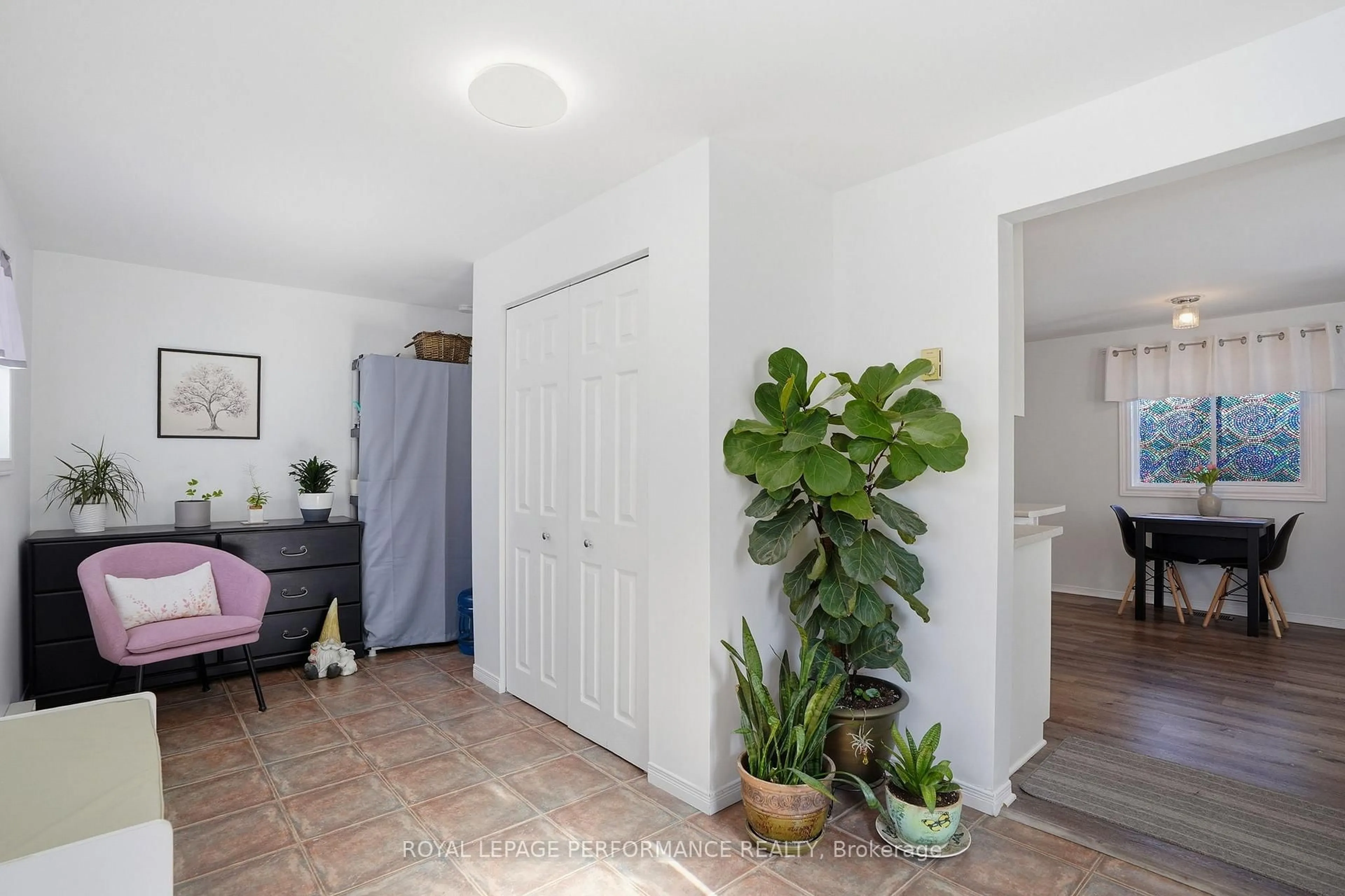 Indoor entryway for 8250 County Road 17 #428, Clarence-Rockland Ontario K4K 1K7