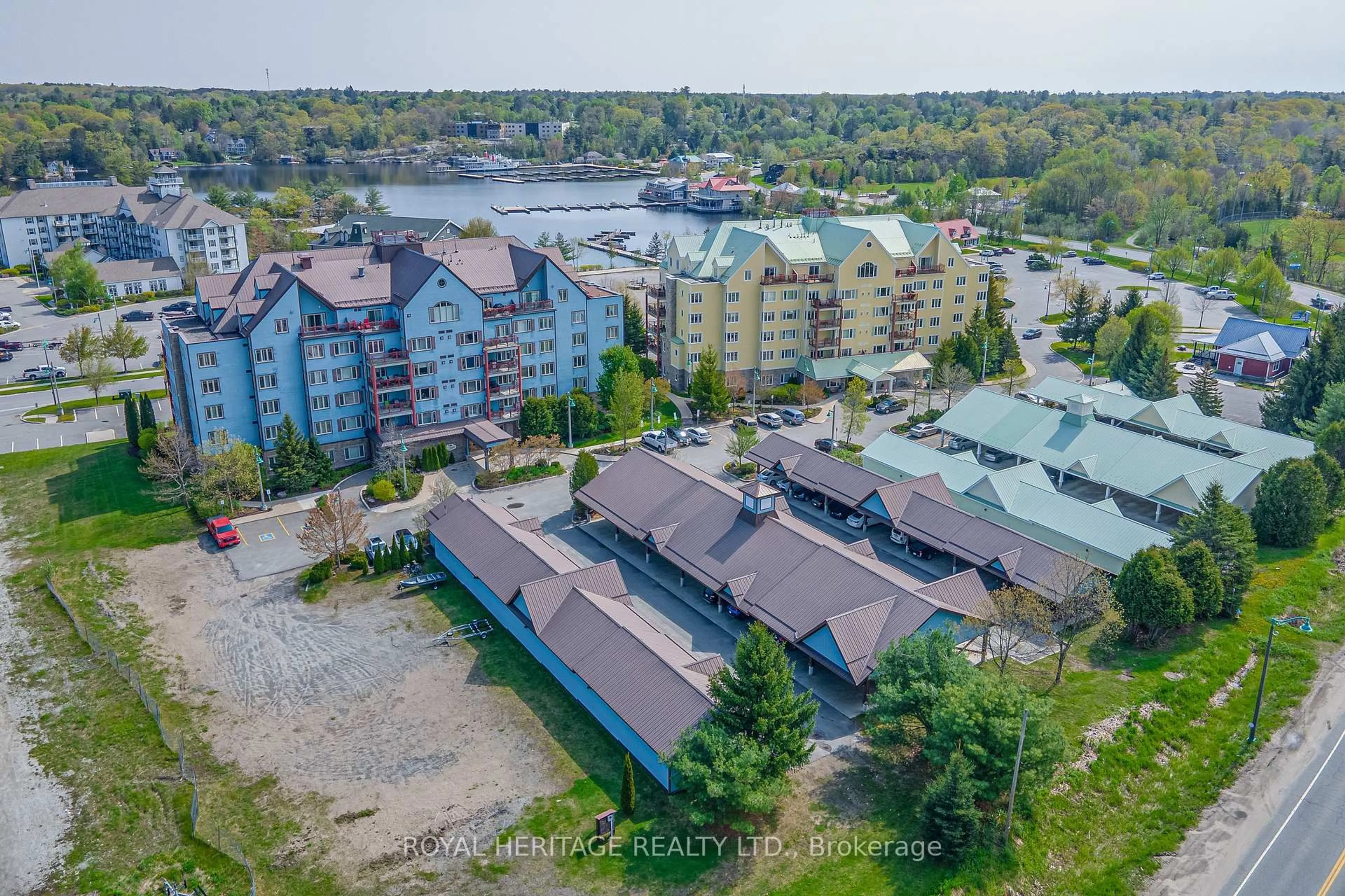 A pic from outside/outdoor area/front of a property/back of a property/a pic from drone, unknown for 130 Steamship Bay Rd Rd #605, Gravenhurst Ontario P1P 1Z9