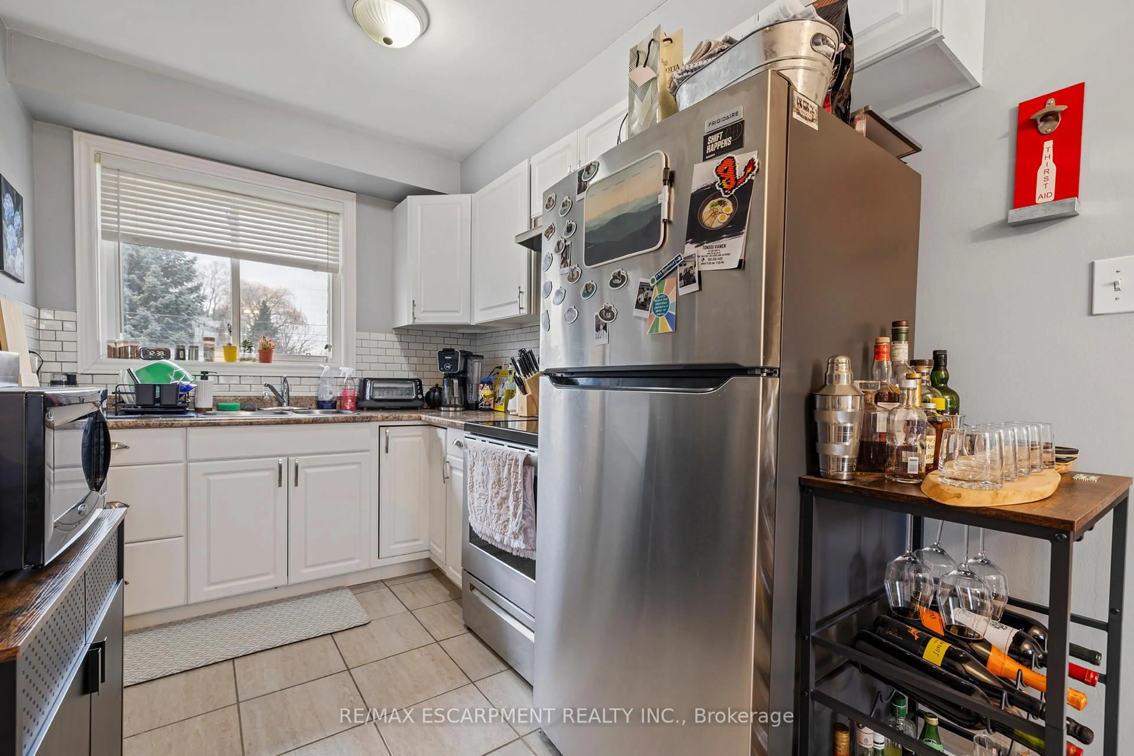 Standard kitchen, unknown for 107 HORNING Dr, Hamilton Ontario L9C 6L2