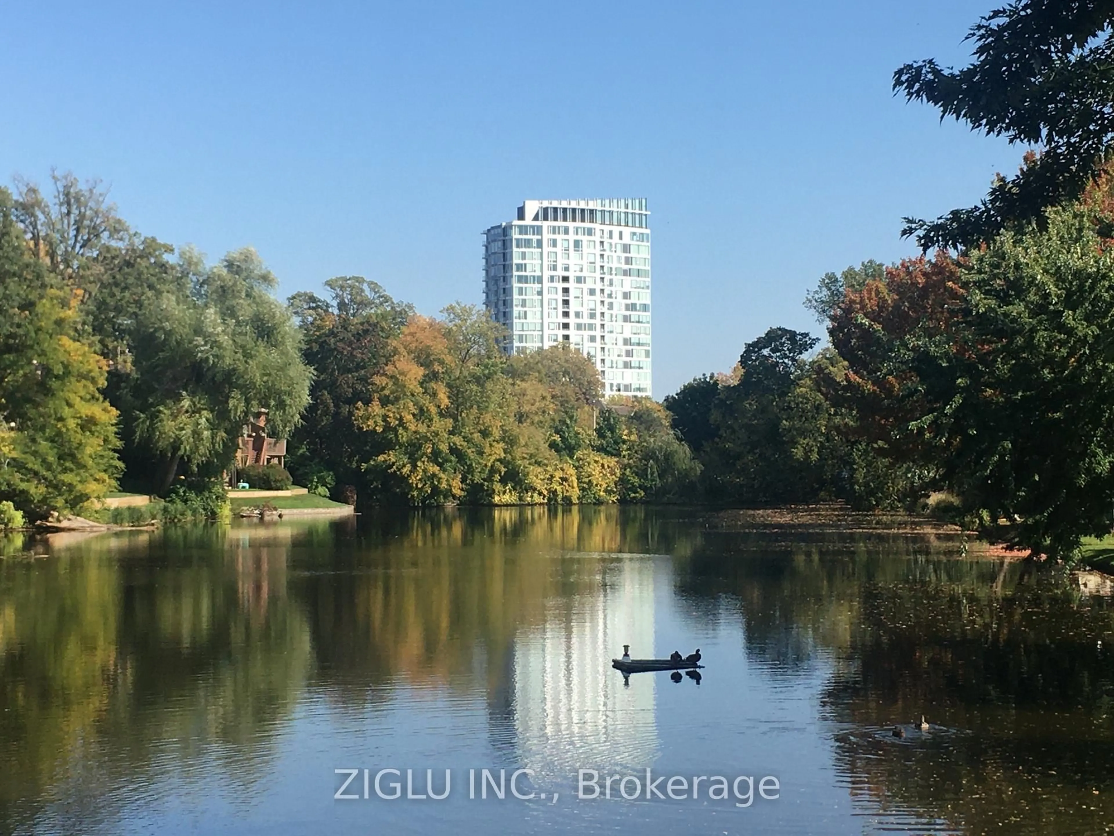 Blurry image for 1035 Bank St #1005, Ottawa Ontario K1S 5K3