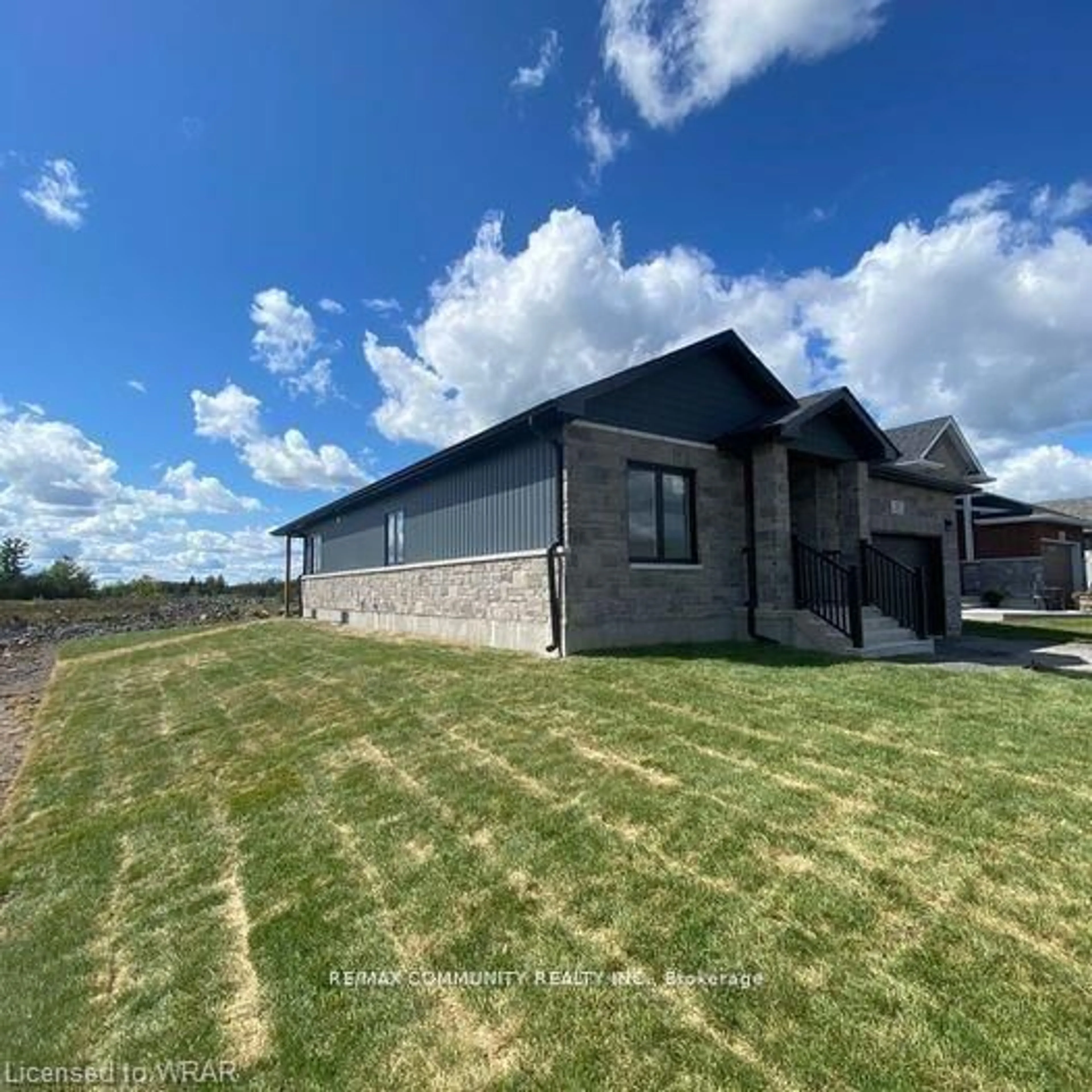 A pic from outside/outdoor area/front of a property/back of a property/a pic from drone, building for 52 Potter Dr, Bissett Creek Ontario K0H 2H0