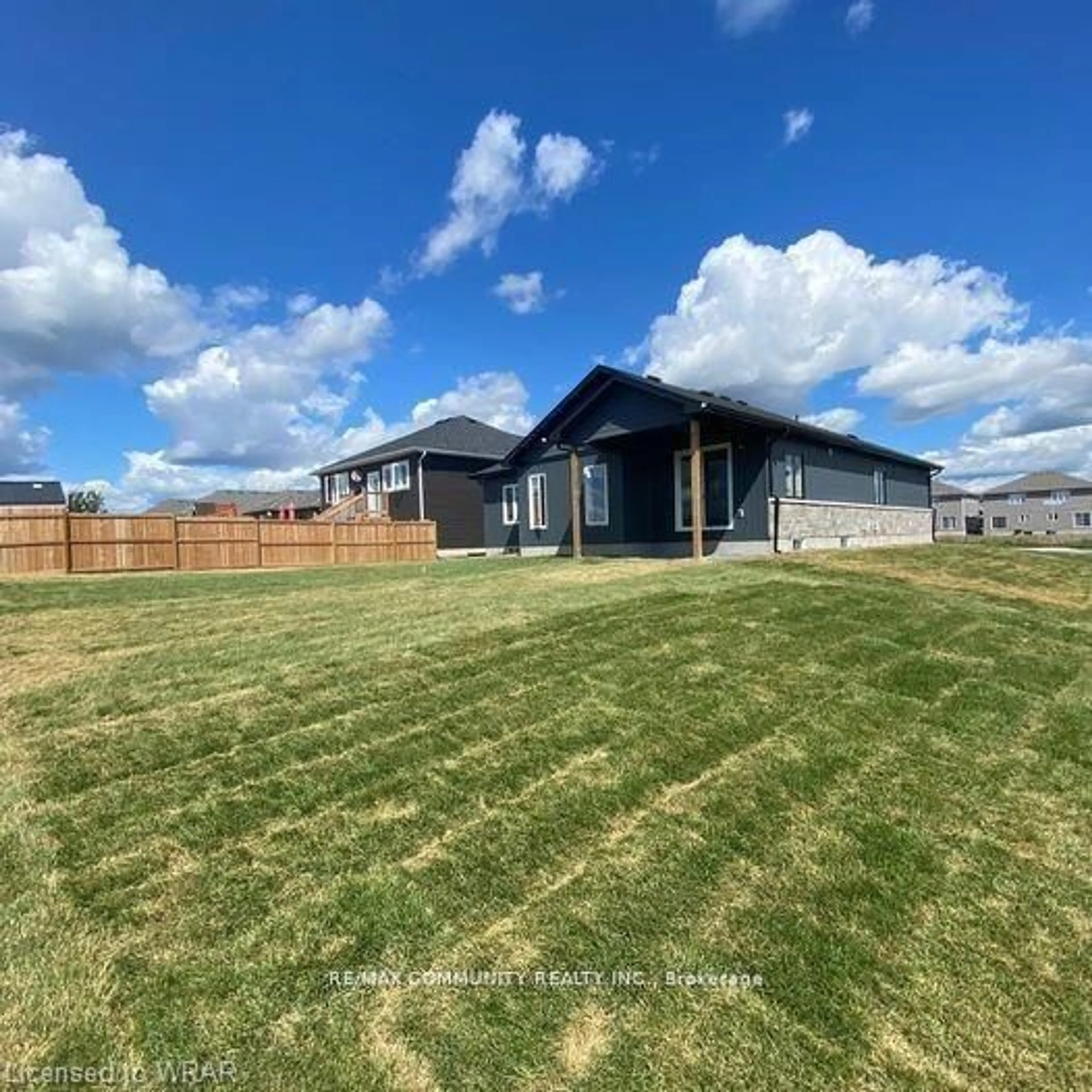 A pic from outside/outdoor area/front of a property/back of a property/a pic from drone, unknown for 52 Potter Dr, Bissett Creek Ontario K0H 2H0