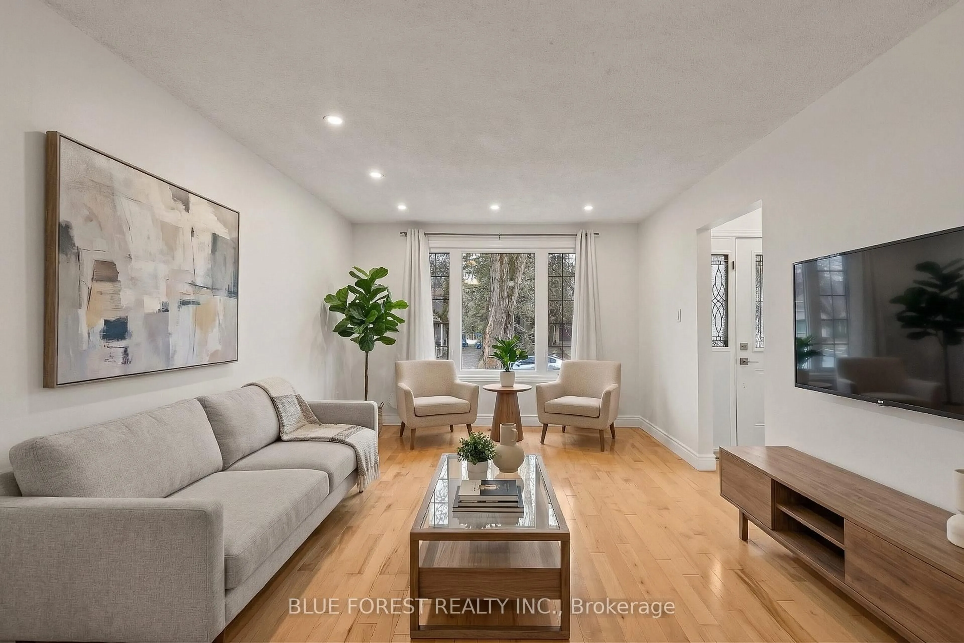 Living room with furniture, unknown for 1806 Attawandaron Rd, London North Ontario N6G 3N1