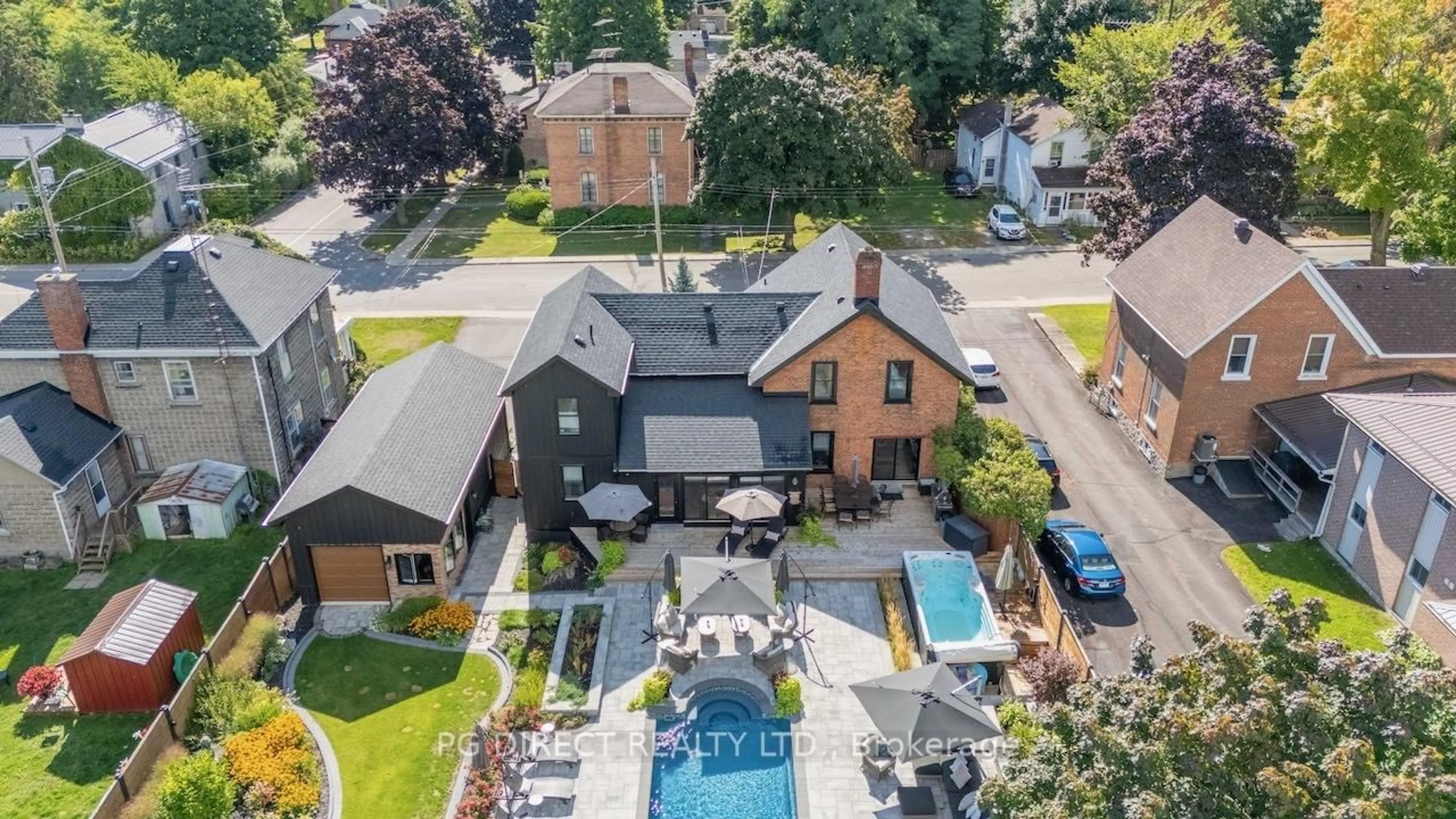 A pic from outside/outdoor area/front of a property/back of a property/a pic from drone, street for 220 Park St, Prescott Ontario K0E 1T0
