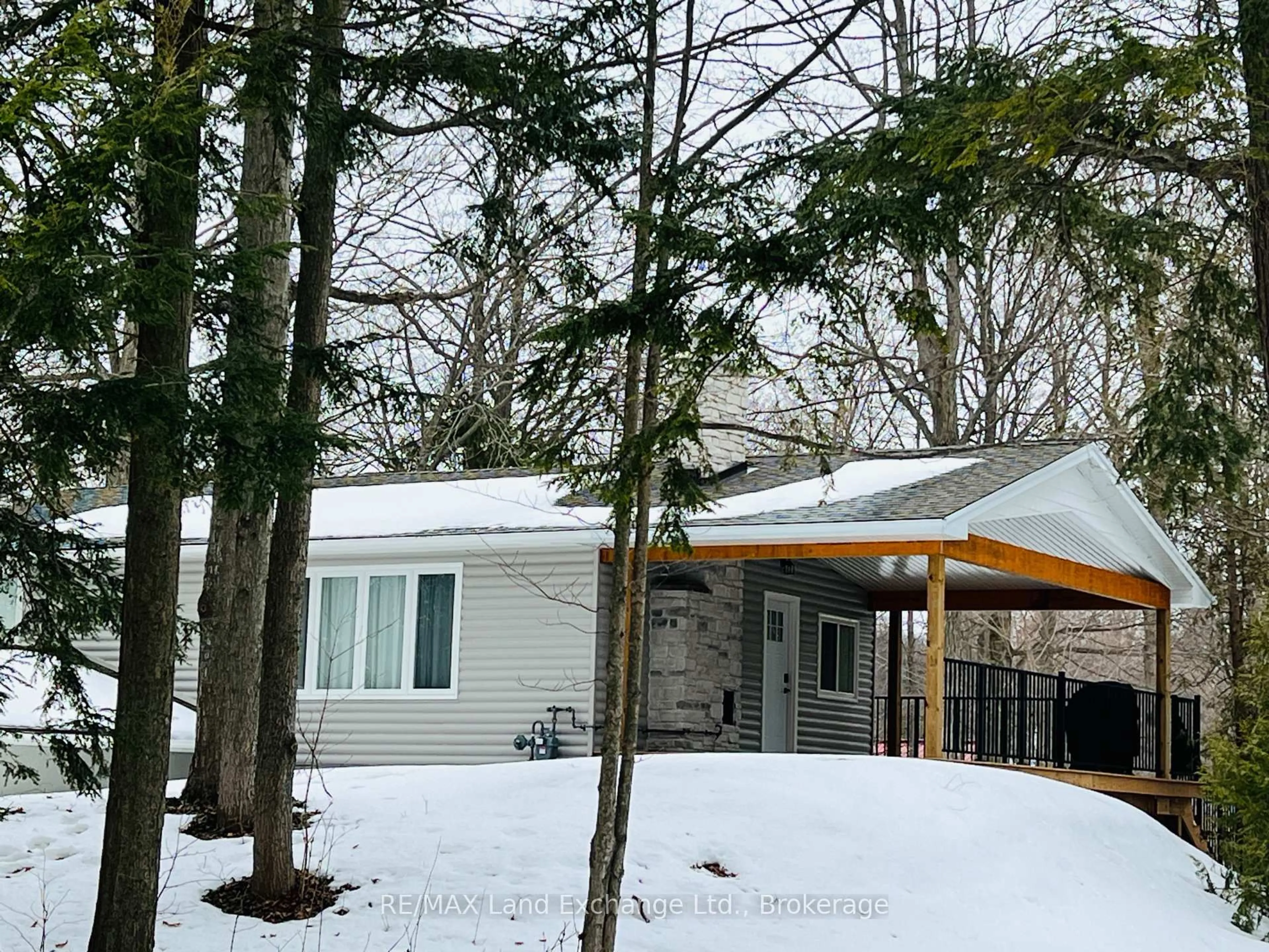 Home with vinyl exterior material, forest/trees view for 819 Wilson Ave, Huron-Kinloss Ontario N2Z 2X3