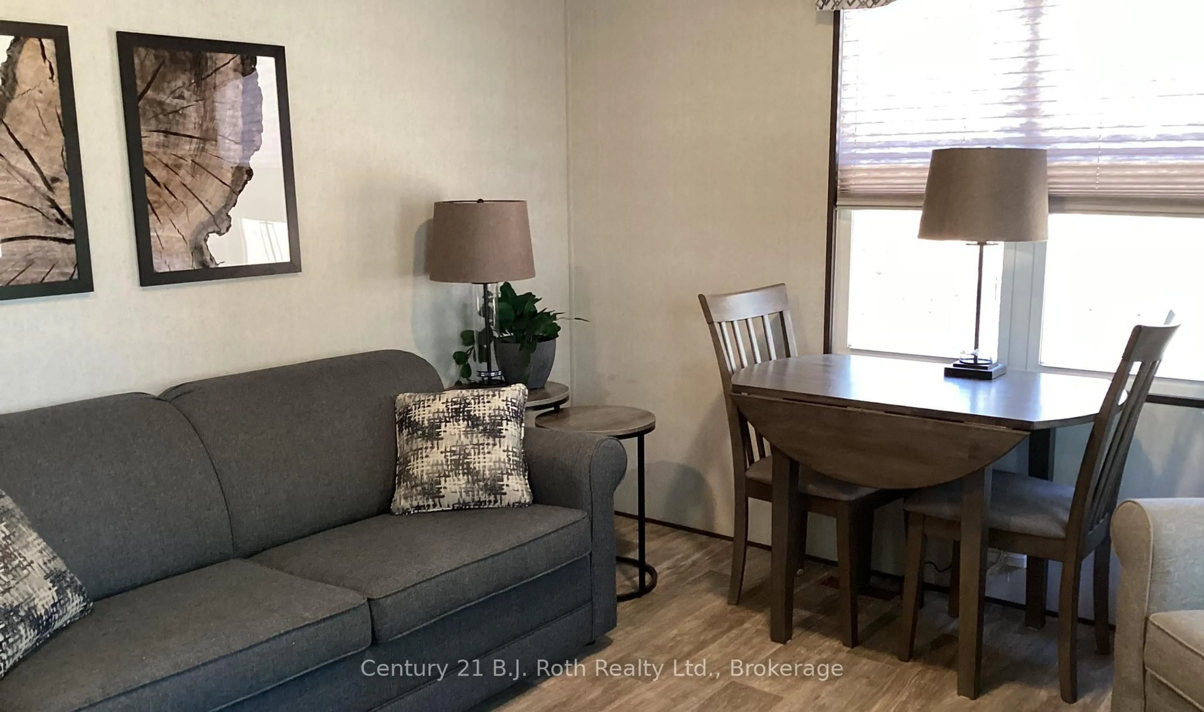 Living room with furniture, wood/laminate floor for 719 Poplar Cres, Bracebridge Ontario P1L 1W9