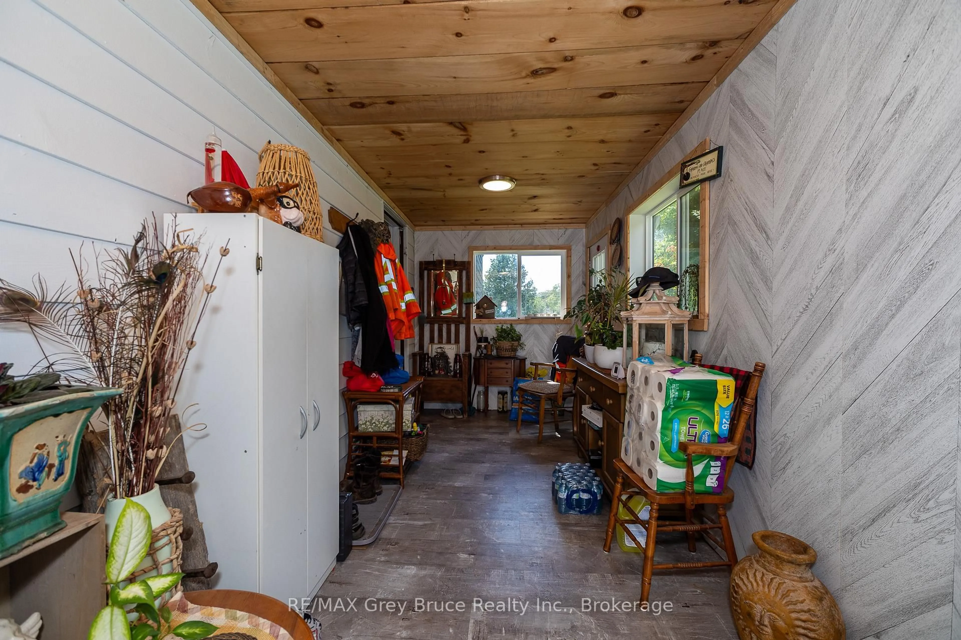 Indoor entryway for 201 DIVISION St, Georgian Bluffs Ontario N0H 2K0
