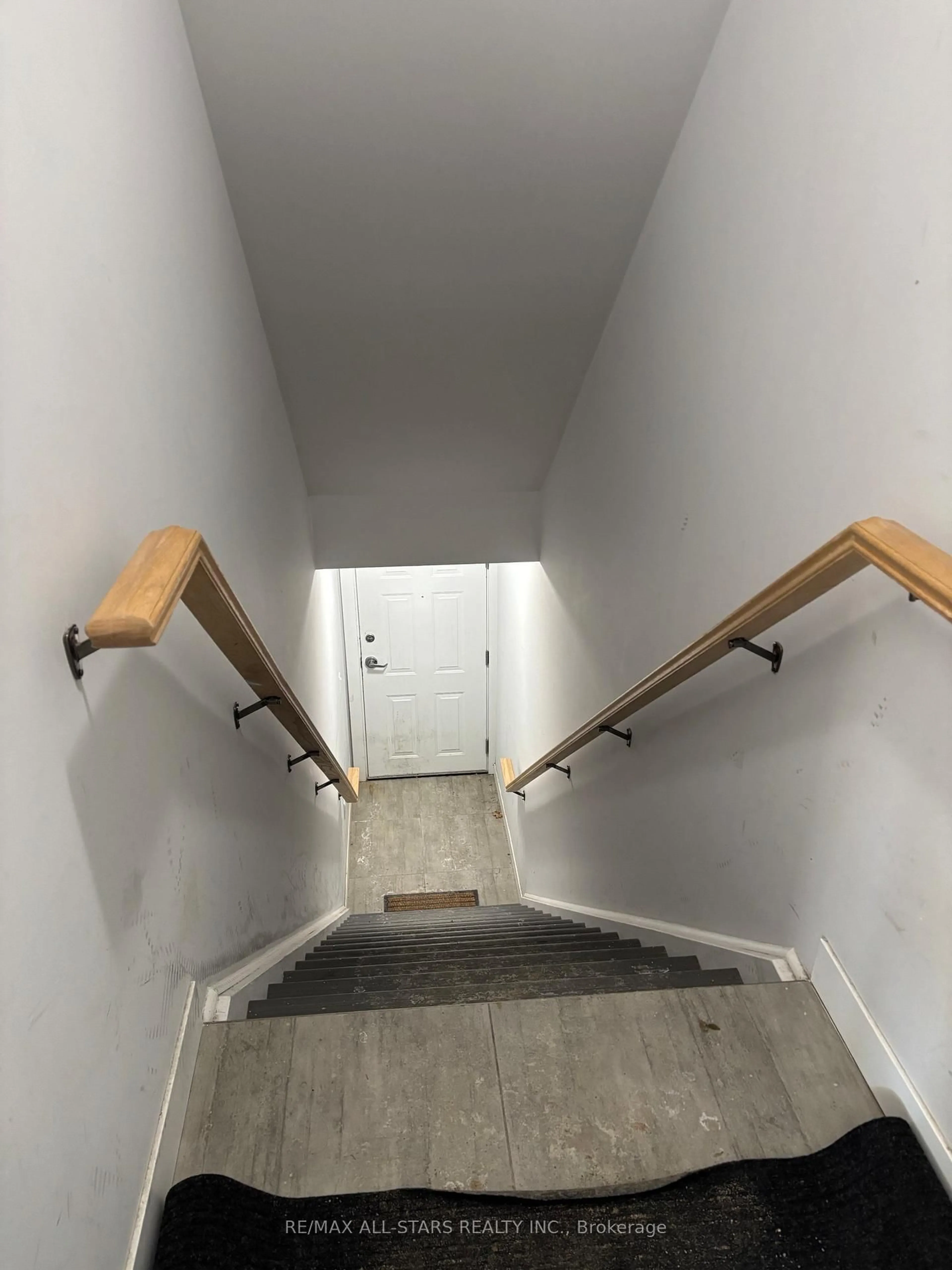 Stairs for 338 Albert St #216, Waterloo Ontario N2L 3T8