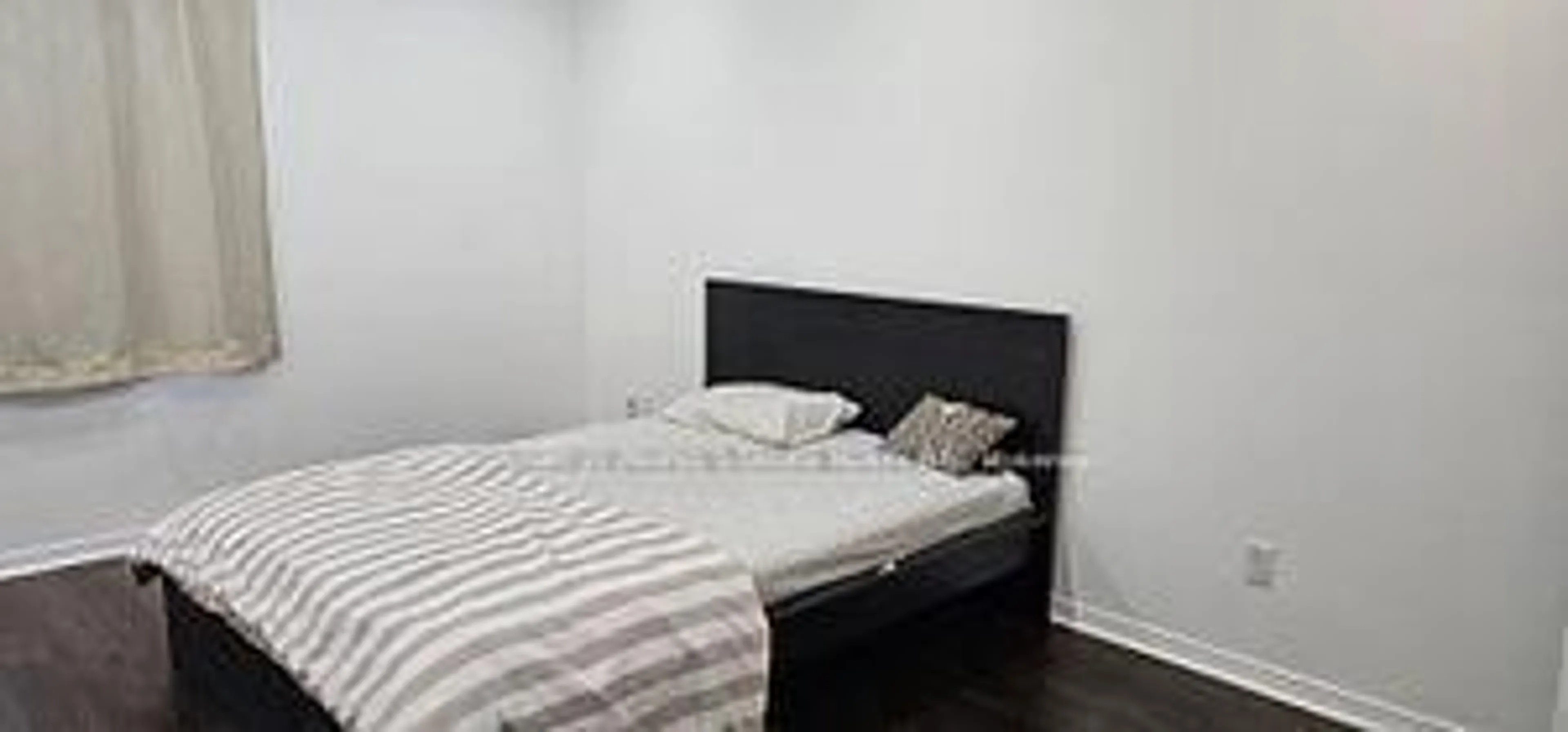Bedroom with bed, wood/laminate floor for 135 Hardcastle Dr #87, Cambridge Ontario N1S 0B6
