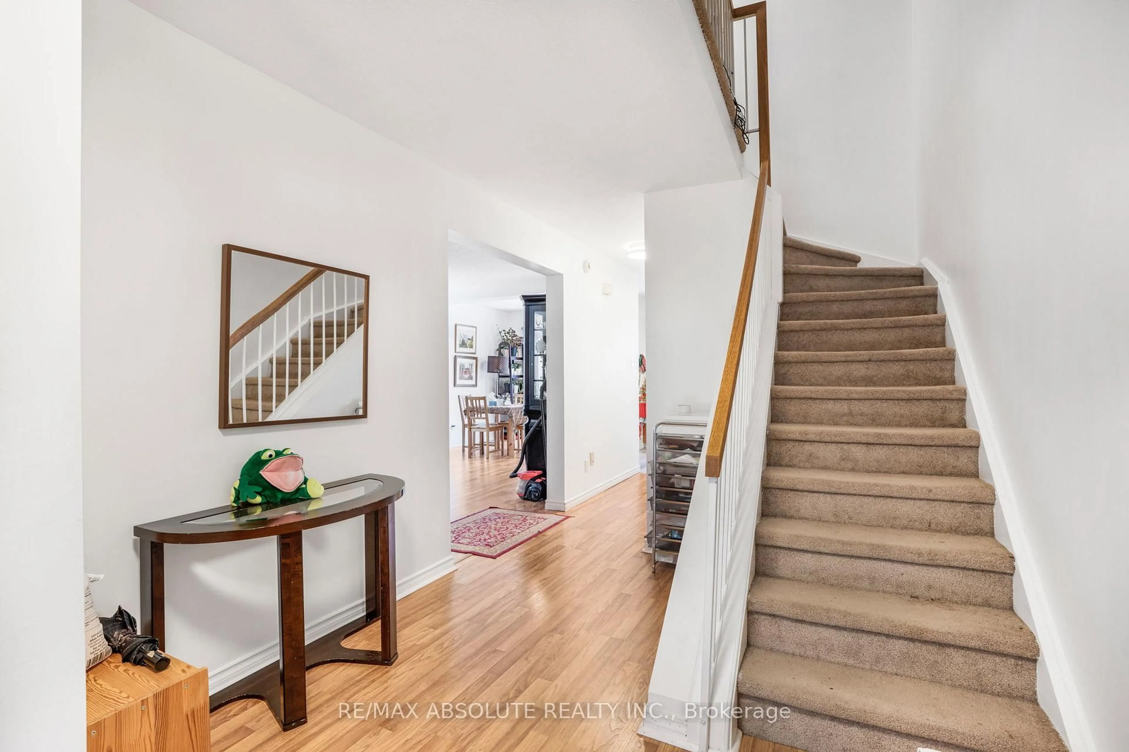 Indoor entryway for 677 Mathieu Way, Ottawa Ontario K4A 2R6