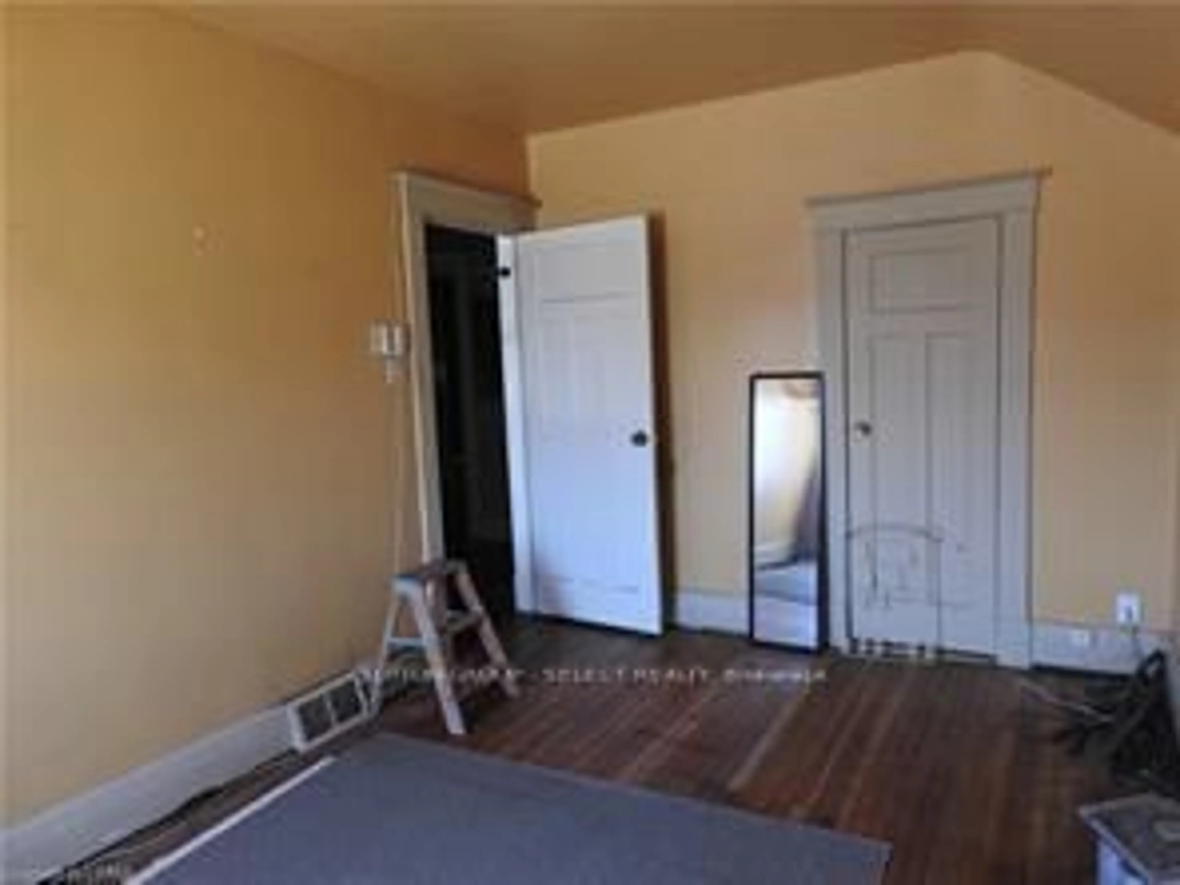 A pic of a room for 764 King St, London East Ontario N5W 2X4