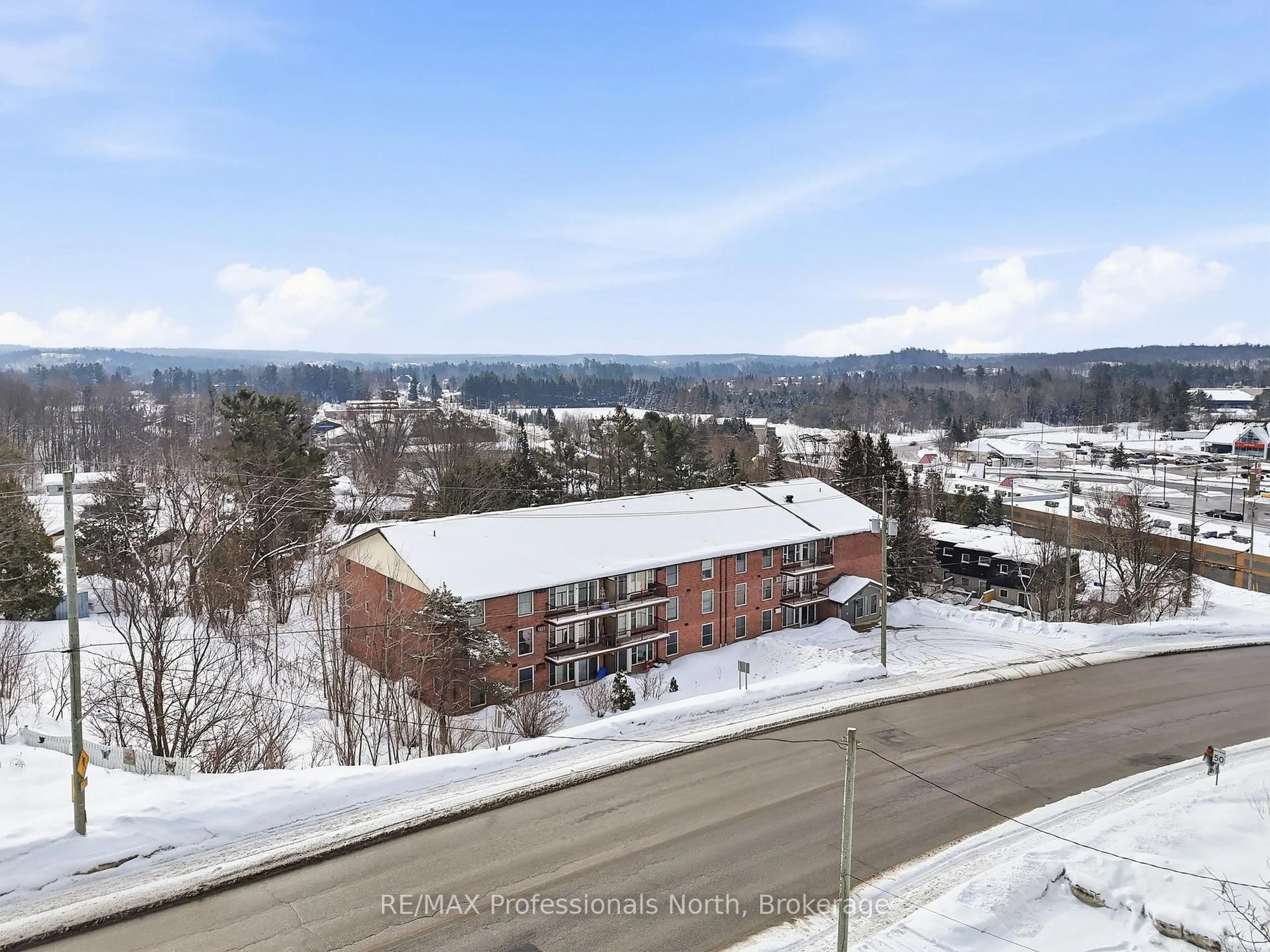 A pic from outside/outdoor area/front of a property/back of a property/a pic from drone, unknown for 38 Monck Rd #105, Bracebridge Ontario P1L 1P4