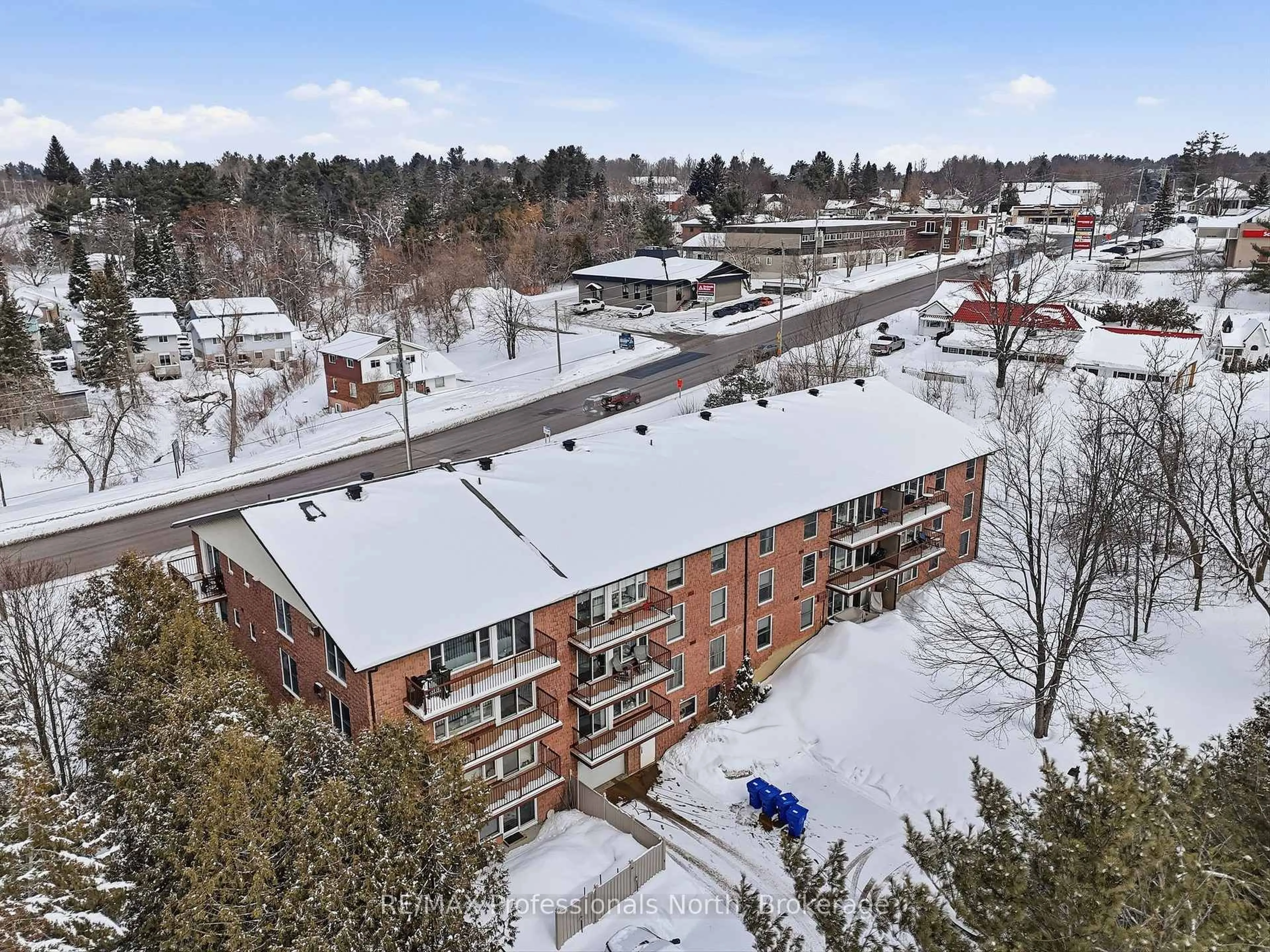 A pic from outside/outdoor area/front of a property/back of a property/a pic from drone, unknown for 38 Monck Rd #105, Bracebridge Ontario P1L 1P4