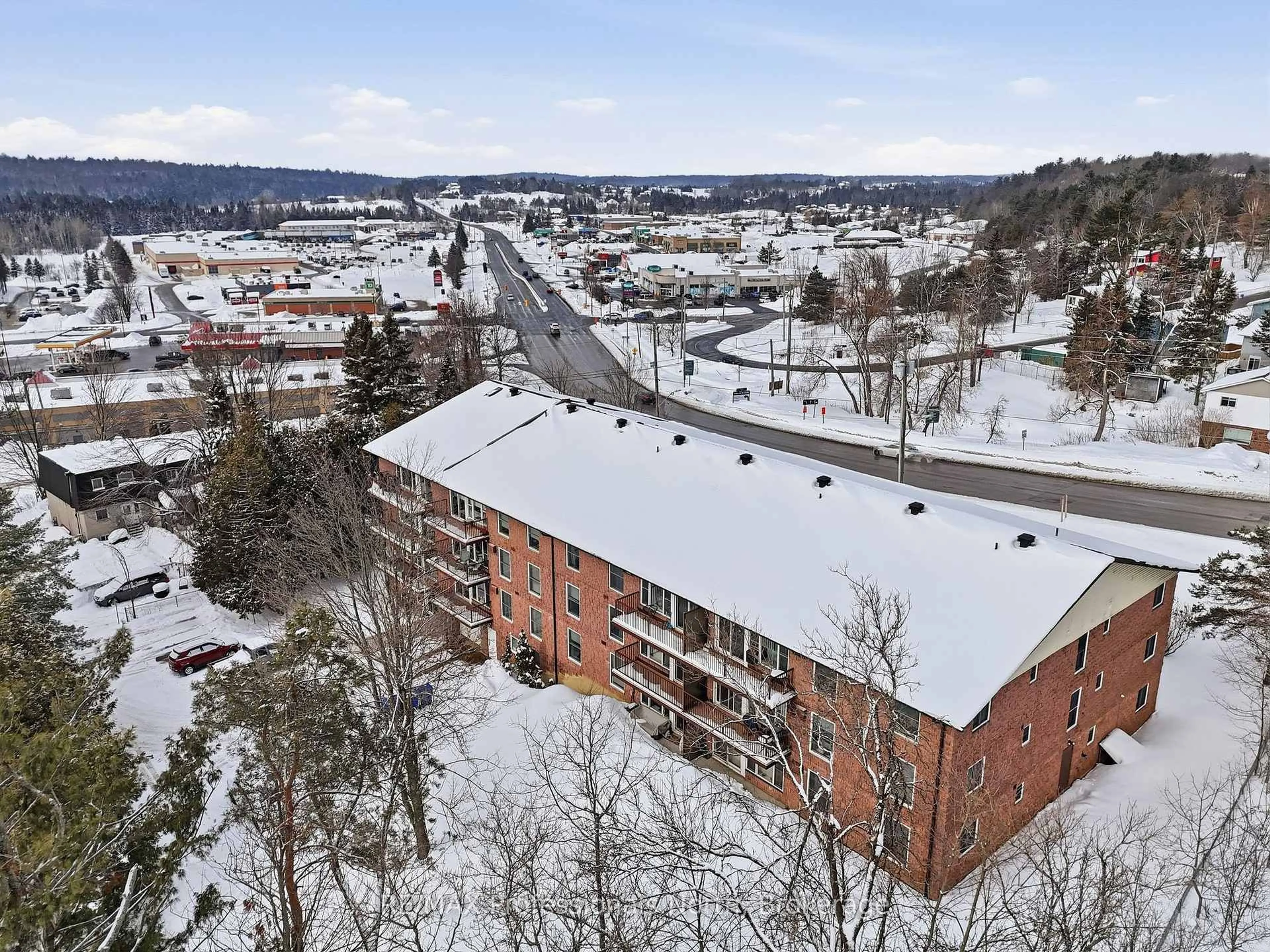 A pic from outside/outdoor area/front of a property/back of a property/a pic from drone, unknown for 38 Monck Rd #105, Bracebridge Ontario P1L 1P4