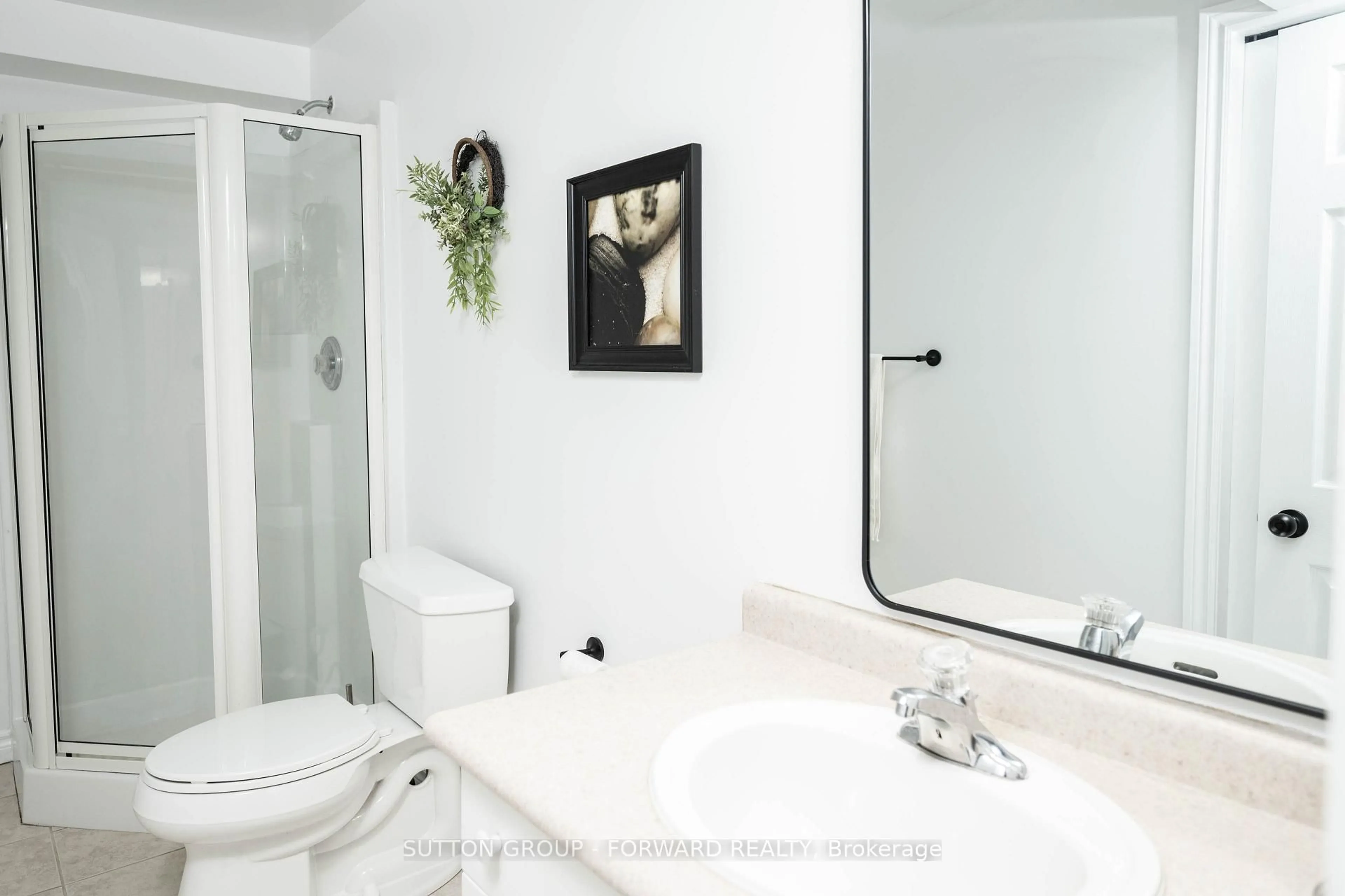 Standard bathroom, ceramic/tile floor for 1077 Hamilton Rd #9, London East Ontario N5W 6G3