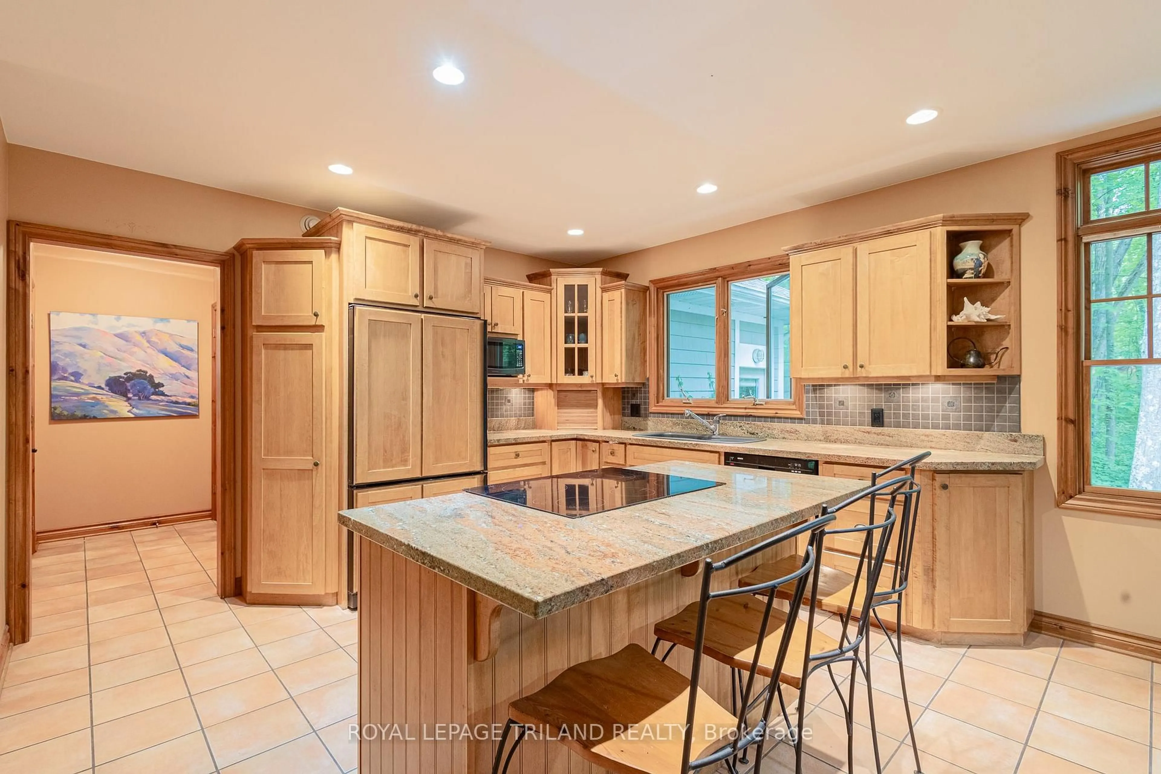 Open concept kitchen, ceramic/tile floor for 10221 Shoreline Dr, Lambton Shores Ontario N0M 1T0