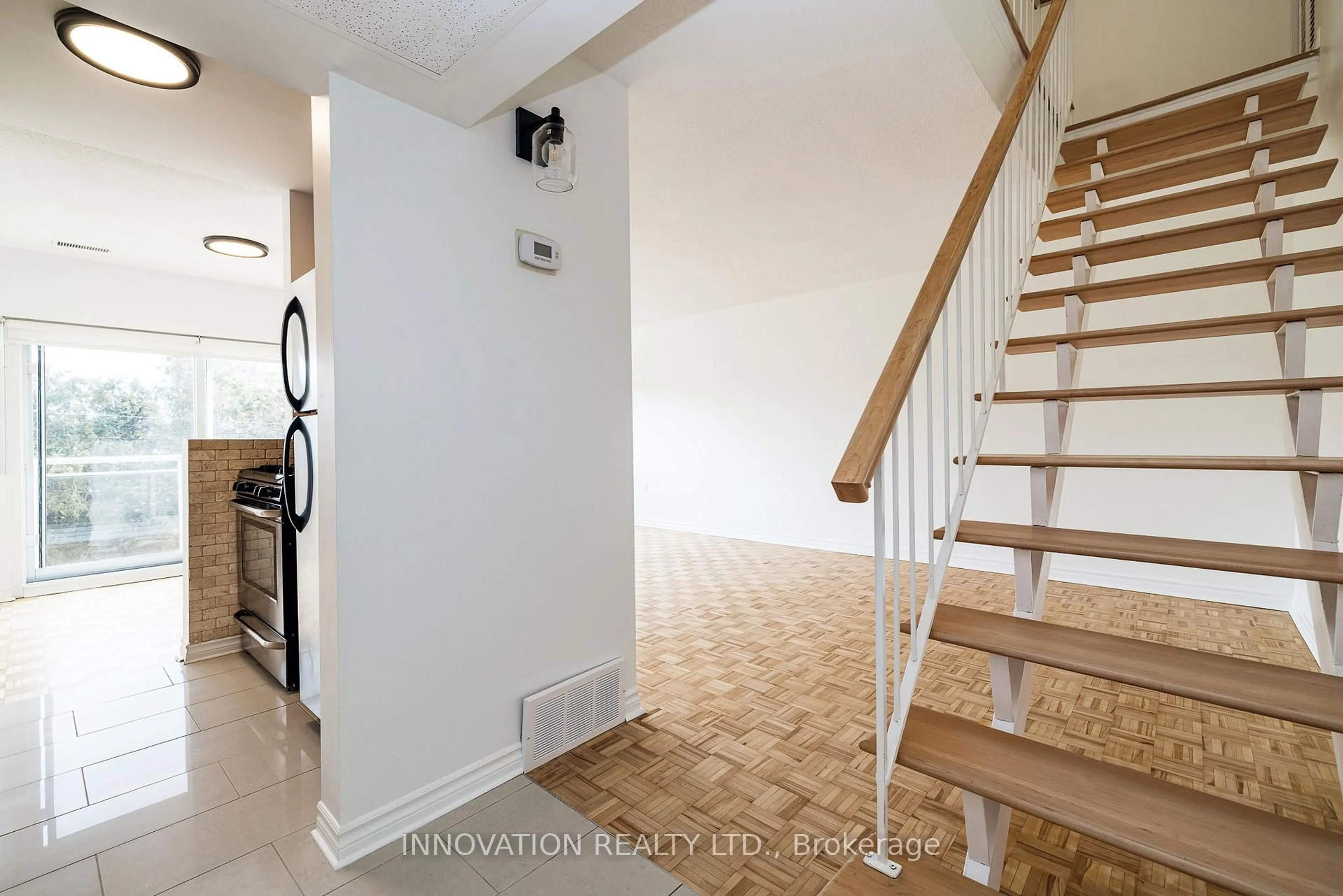 Indoor entryway for 12 Corkstown Rd #224, Ottawa Ontario K2H 5B3
