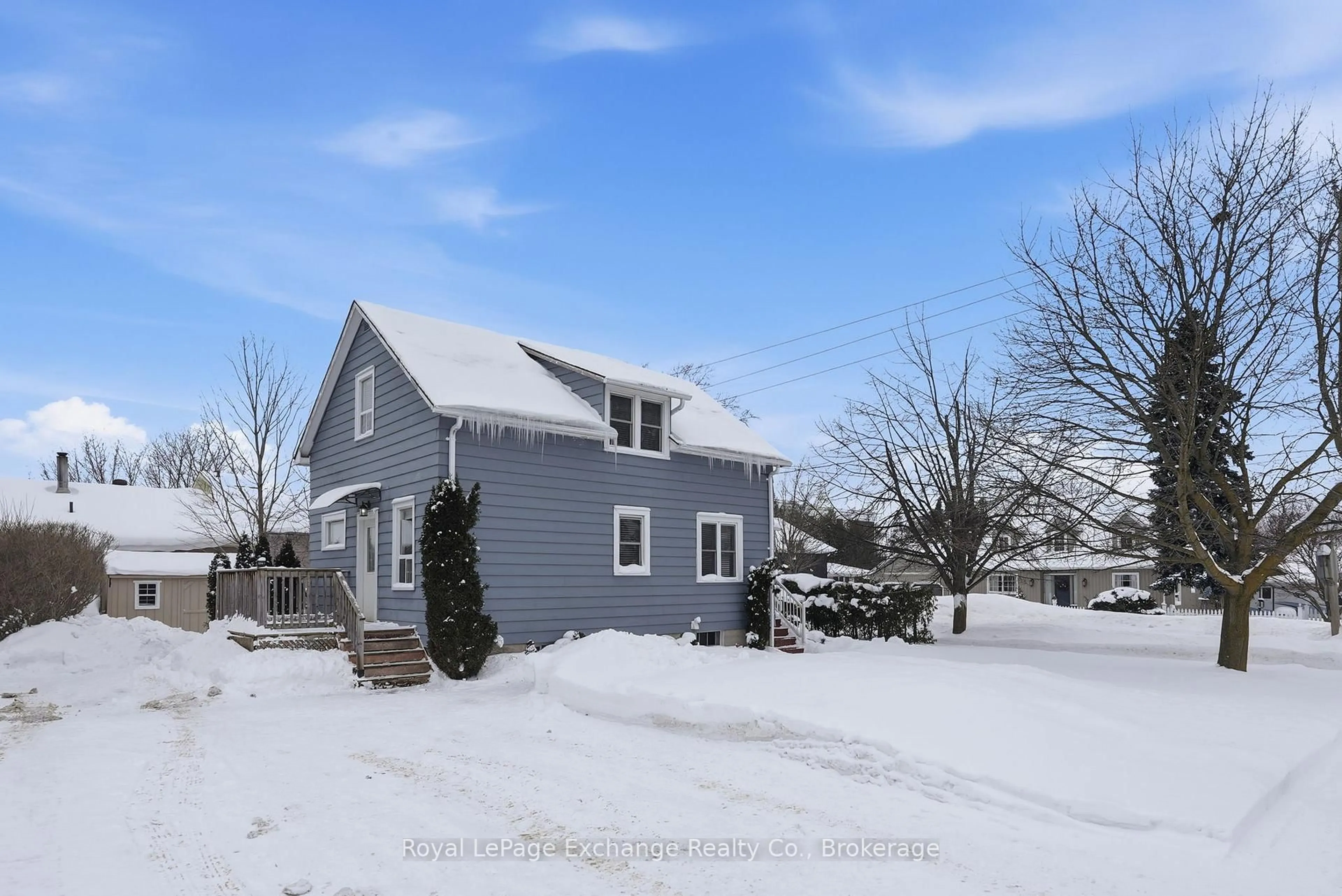 A pic from outside/outdoor area/front of a property/back of a property/a pic from drone, street for 967 Huron Terr, Kincardine Ontario N2Z 2Y1