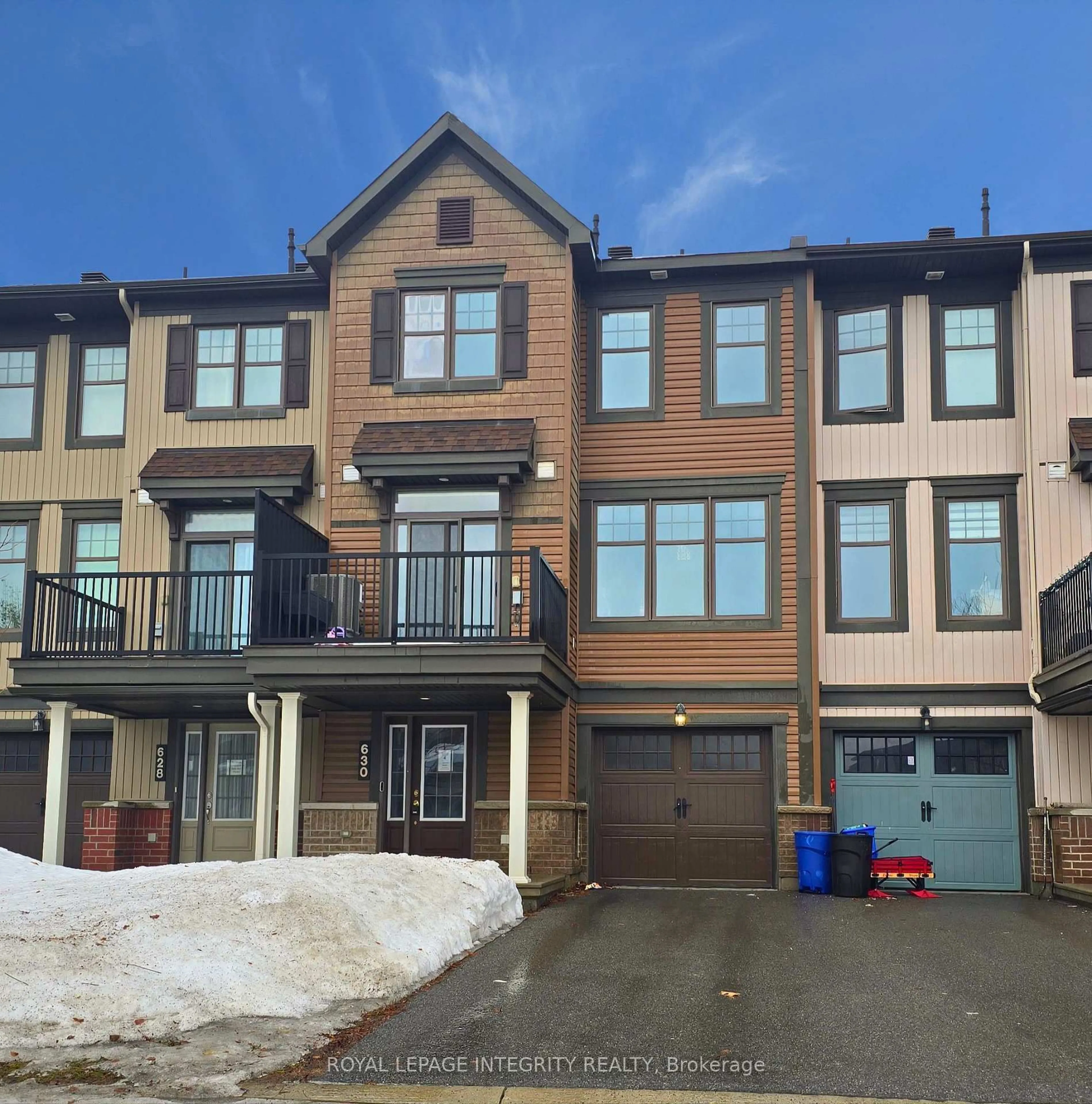 A pic from outside/outdoor area/front of a property/back of a property/a pic from drone, unknown for 630 Lauraleaf Cres, Ottawa Ontario K2J 6G9