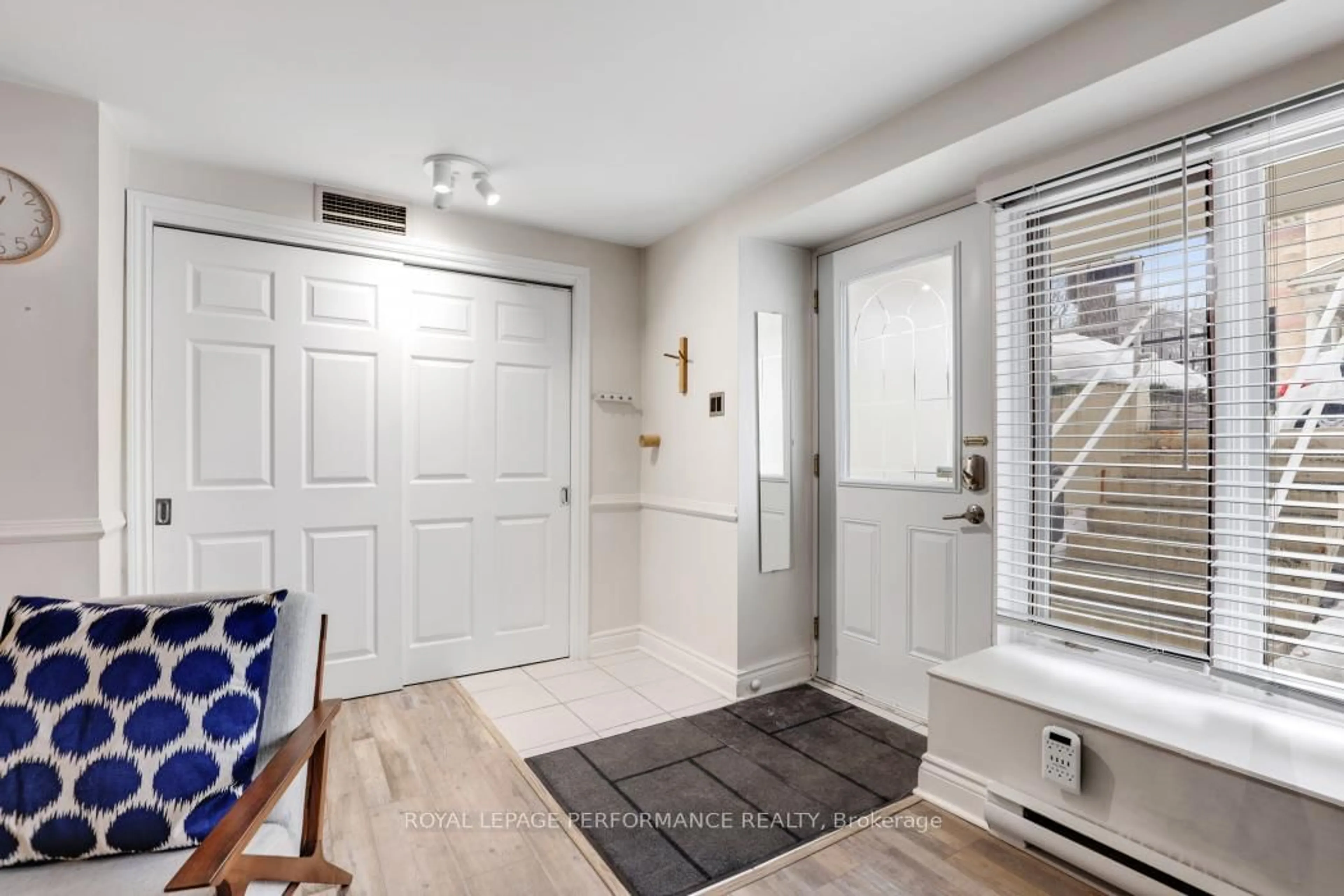 Indoor entryway for 292 Laurier Ave #3, Ottawa Ontario K1N 6P5
