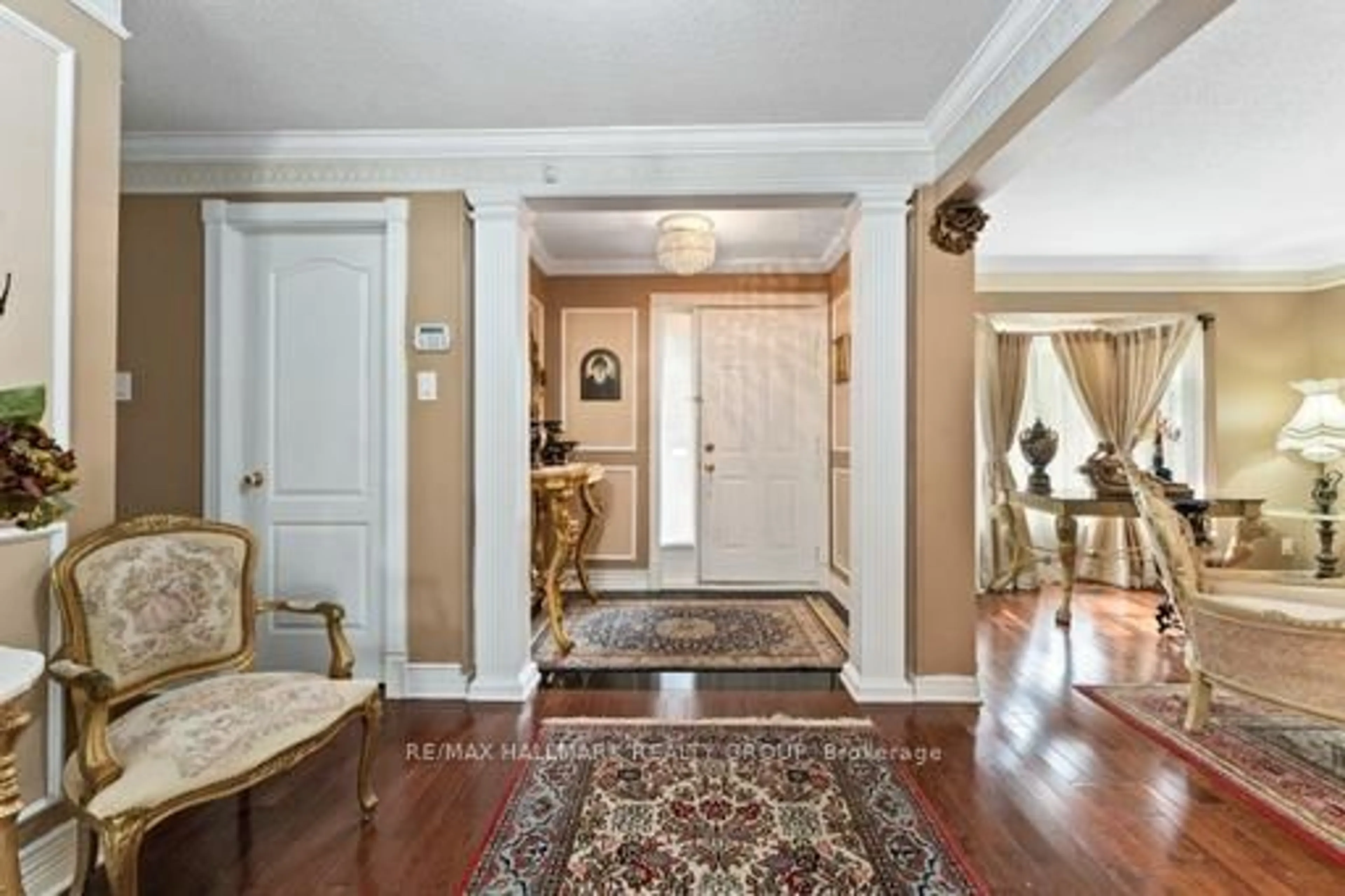 Indoor entryway for 160 SAI Cres, Ottawa Ontario K1G 5P2