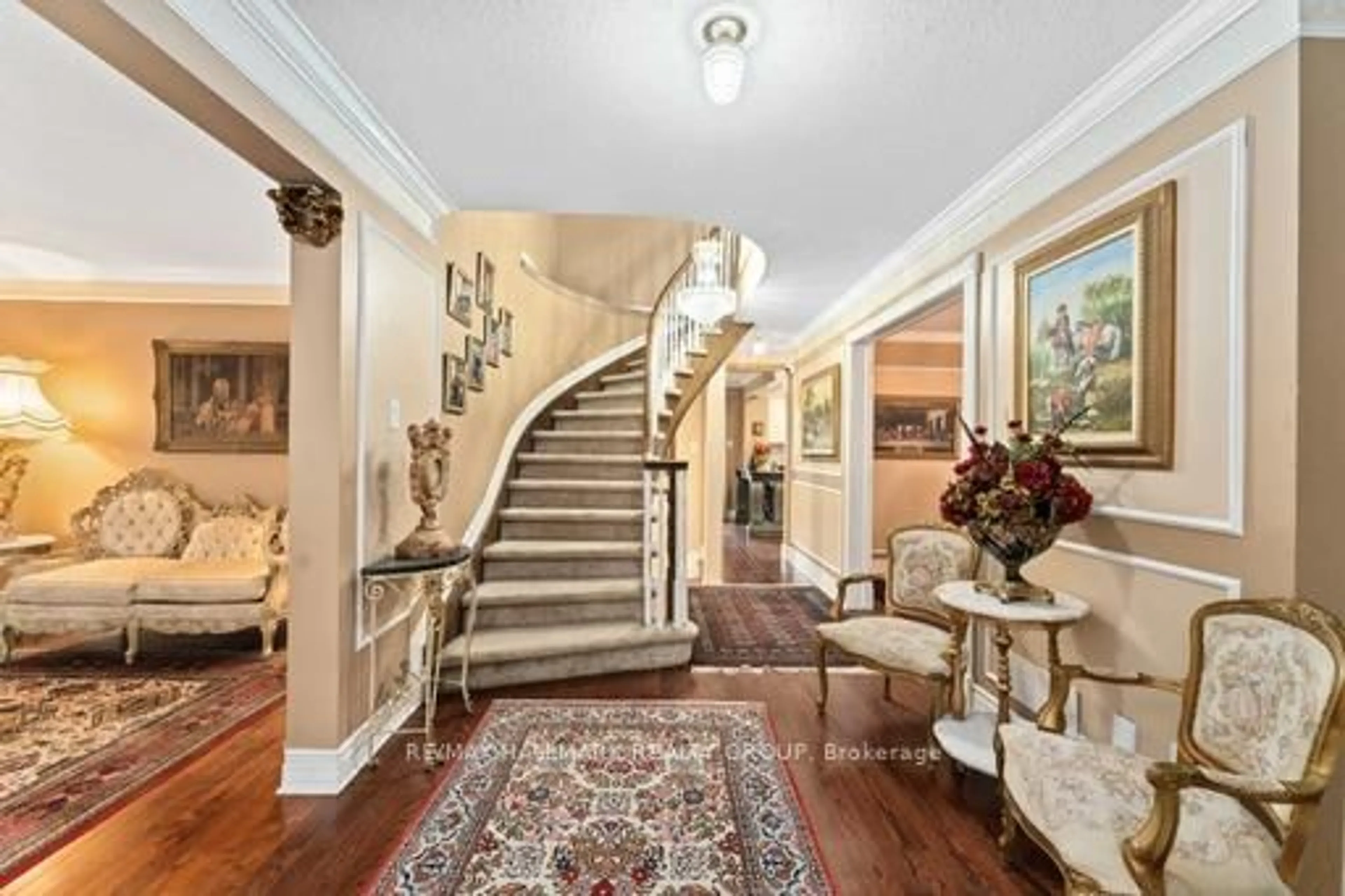 Indoor foyer for 160 SAI Cres, Ottawa Ontario K1G 5P2