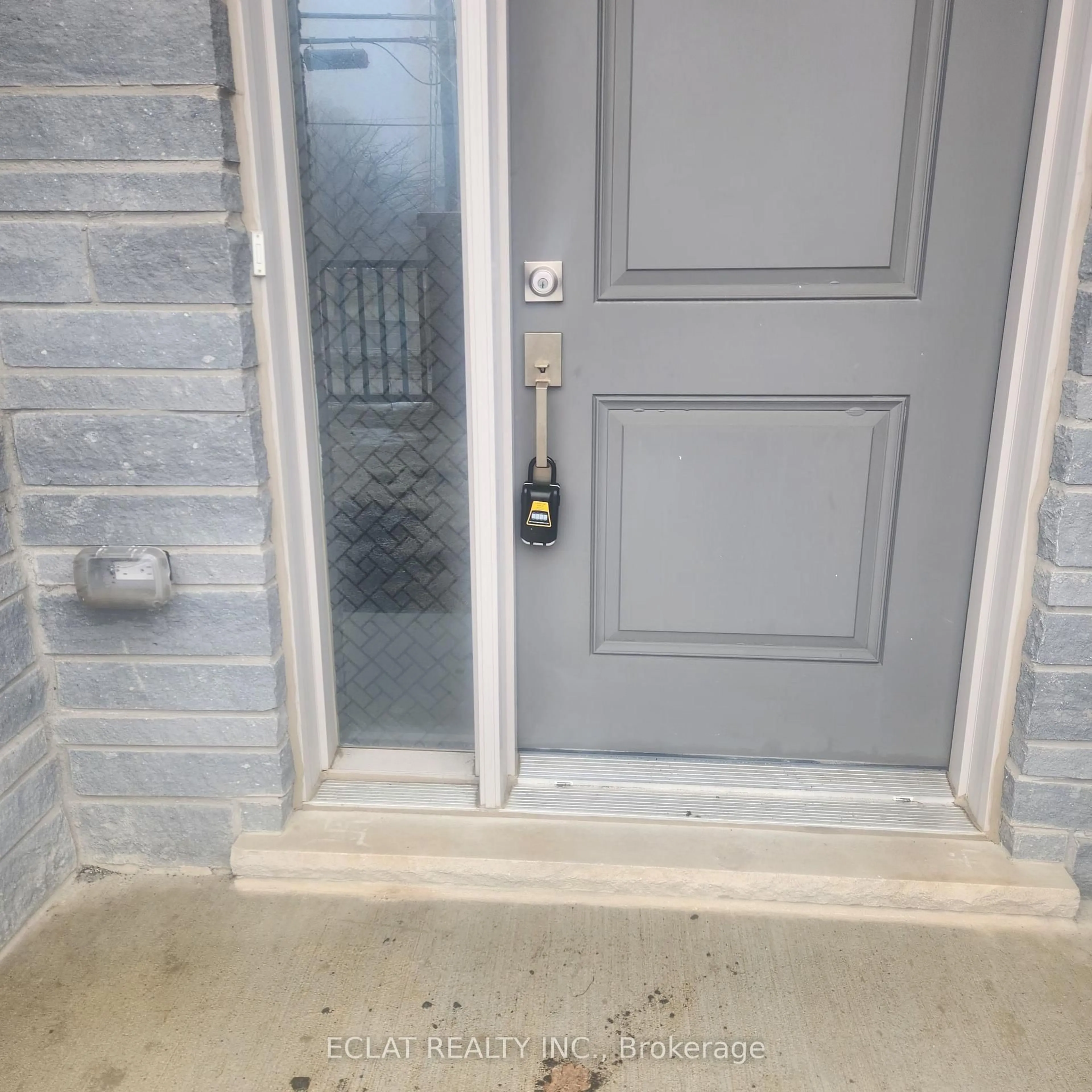 Indoor entryway for 3283 Homestead Dr, Hamilton Ontario L0R 1W0