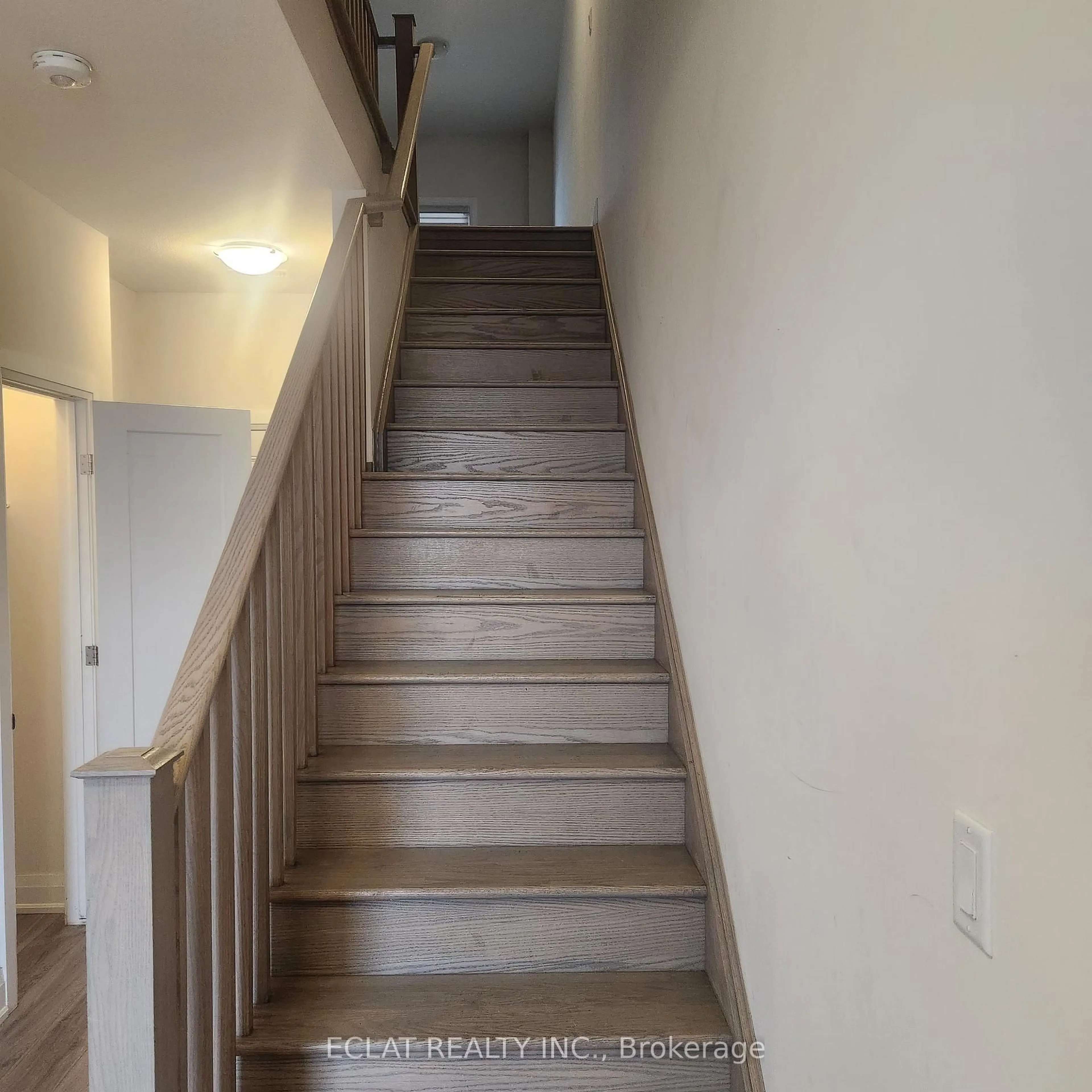 Stairs for 3283 Homestead Dr, Hamilton Ontario L0R 1W0