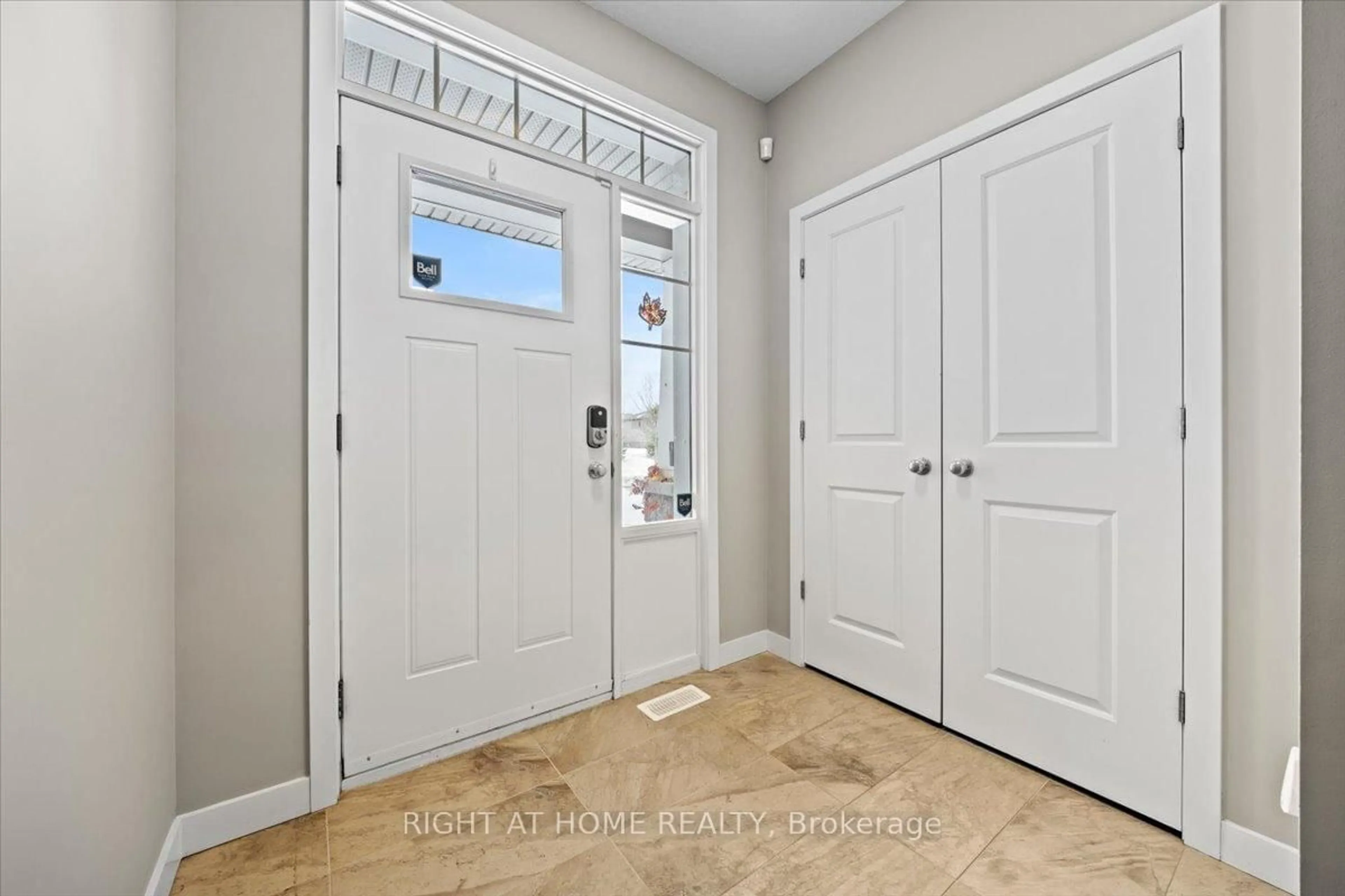 Indoor entryway for 319 Oxer Pl, Ottawa Ontario K2V 0C6