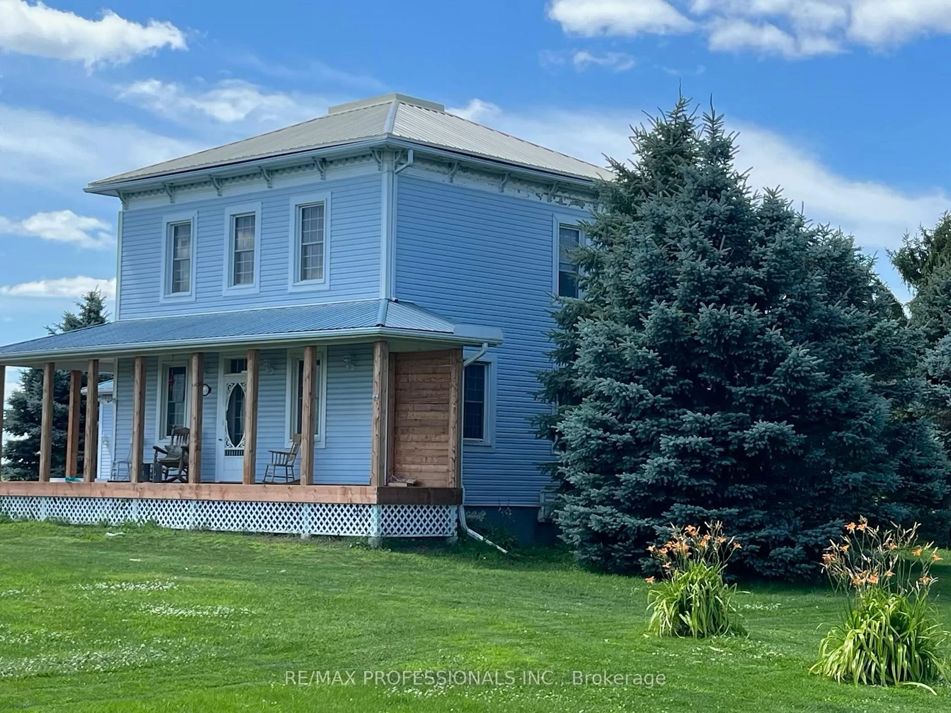 Home with vinyl exterior material, building for 2493 CONCESSION 19 Rd, The Nation Ontario K0A 1M0