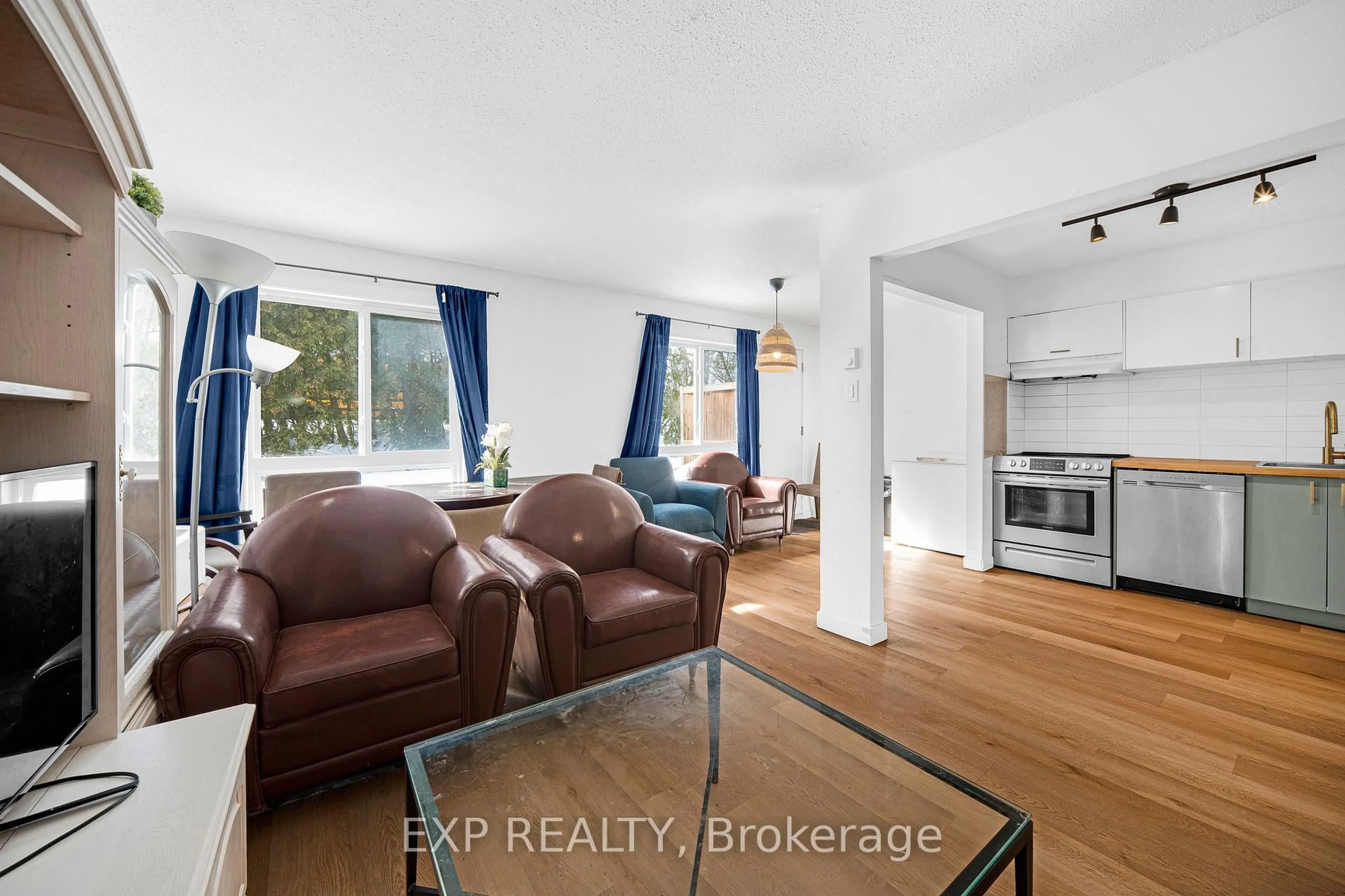 Living room with furniture, unknown for 2080 Ogilvie Rd #11K, Ottawa Ontario K1J 7N8