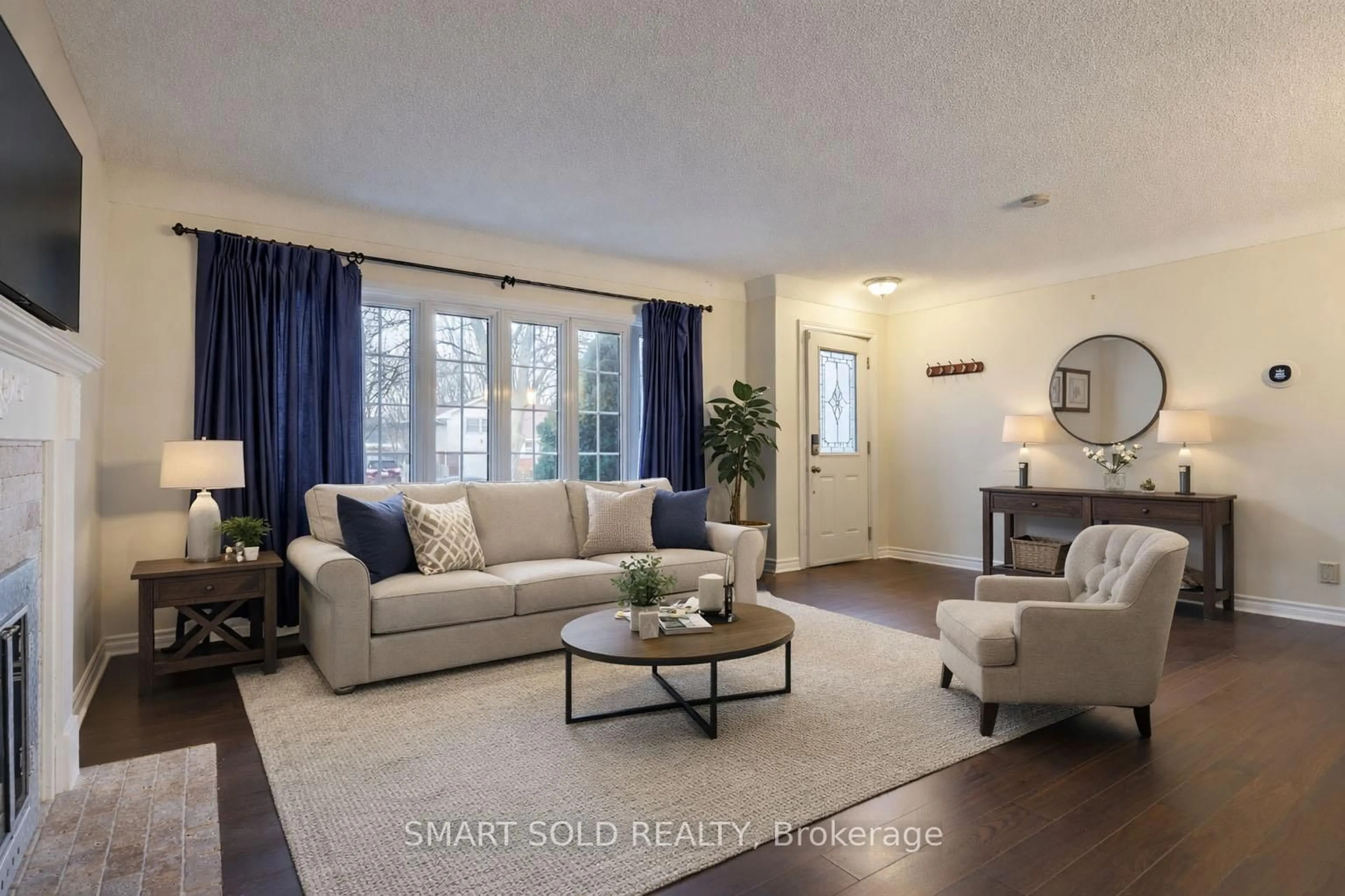 Living room with furniture, unknown for 18 Marlene Dr, St. Catharines Ontario L2T 3E8