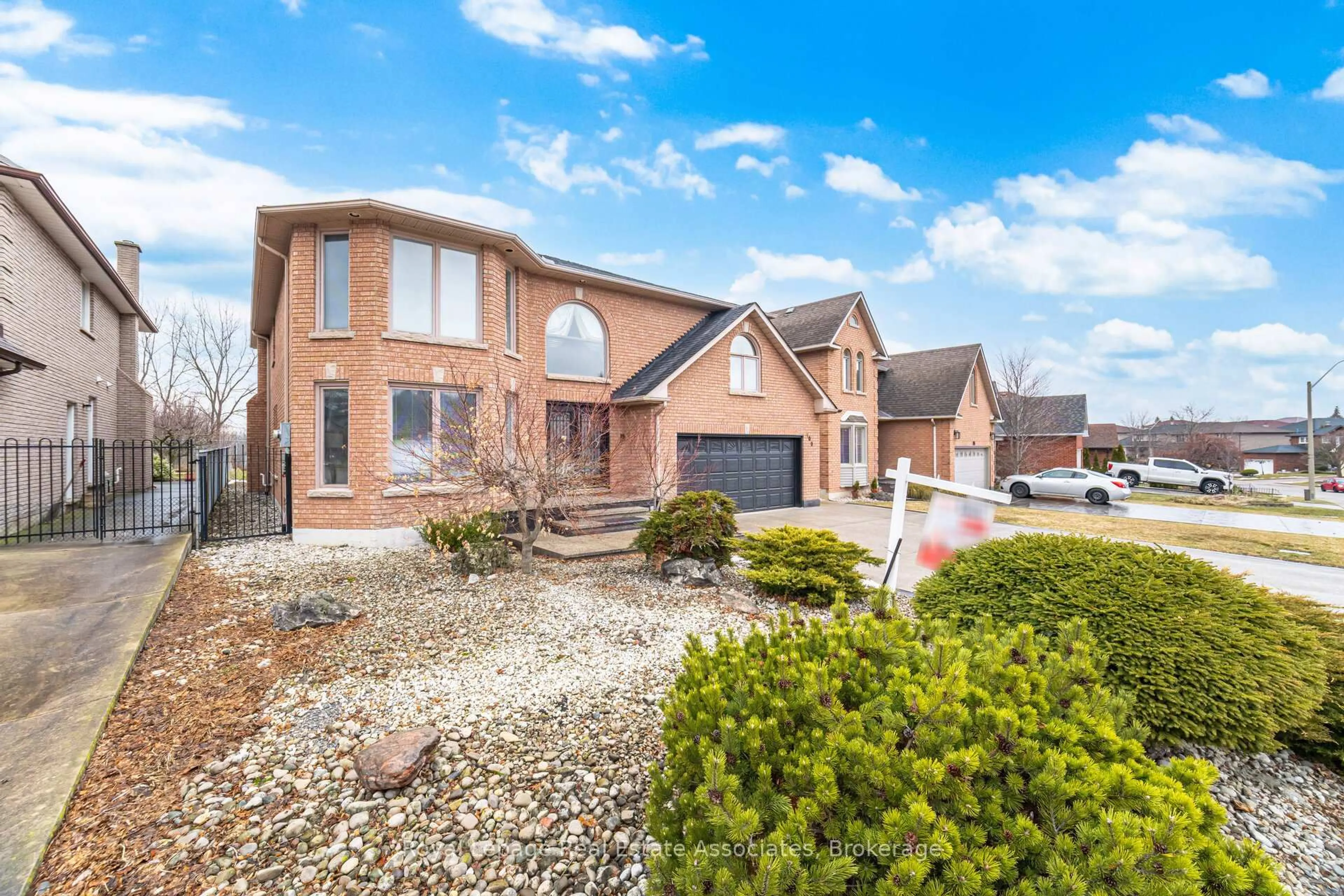 Home with brick exterior material, street for 100 National Dr, Hamilton Ontario L8G 5B3