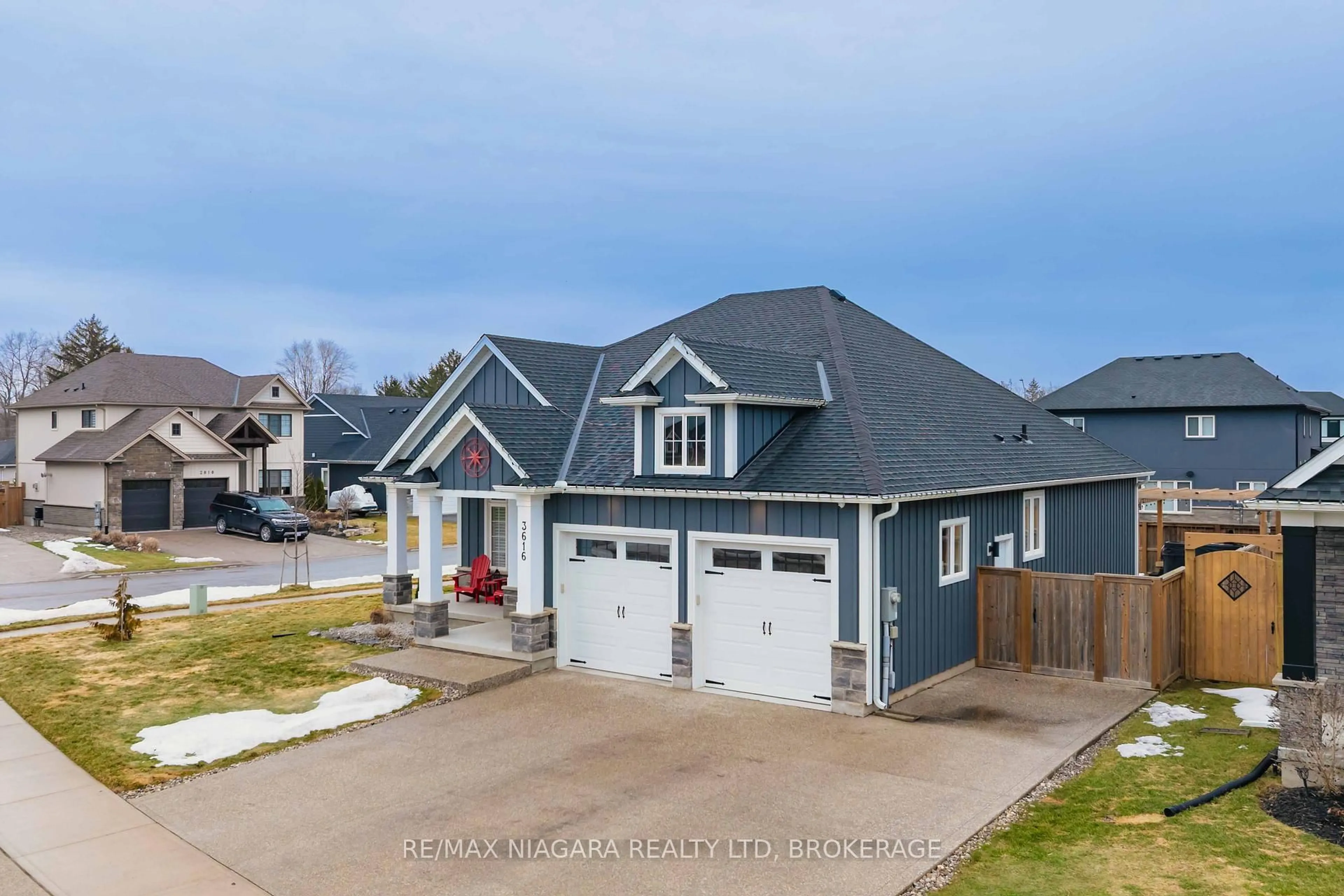 A pic from outside/outdoor area/front of a property/back of a property/a pic from drone, street for 3616 Canfield Cres, Fort Erie Ontario L0S 1S0