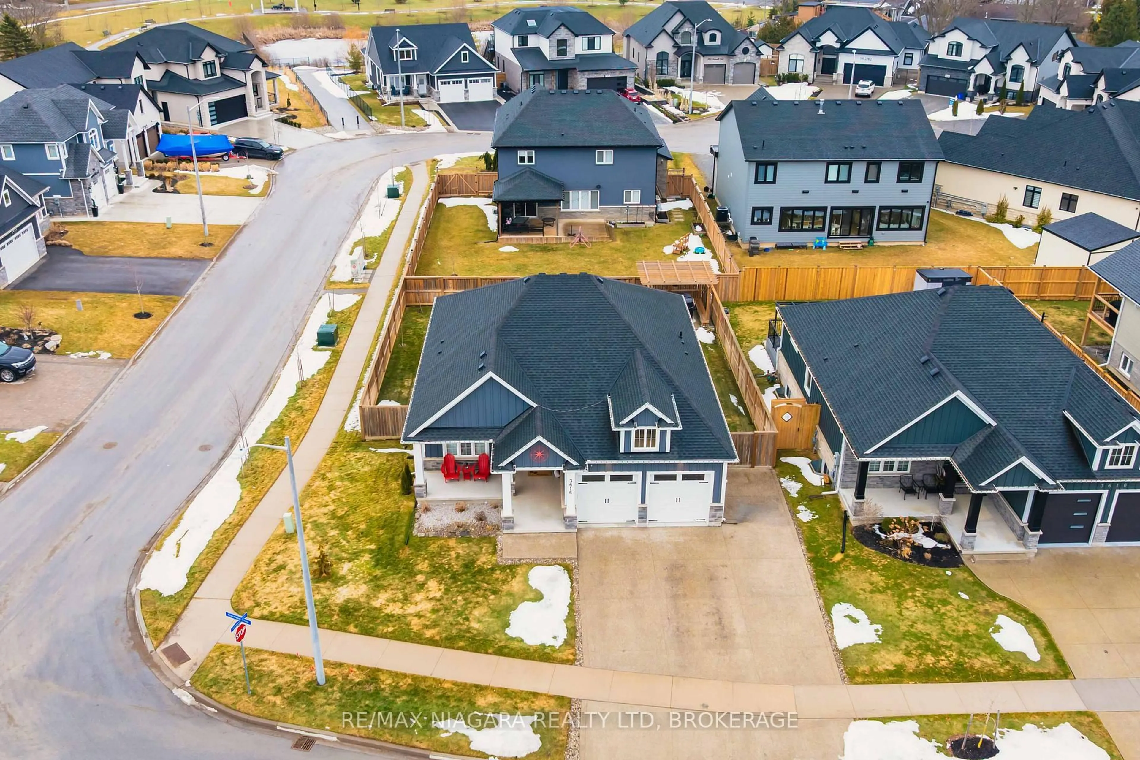 A pic from outside/outdoor area/front of a property/back of a property/a pic from drone, street for 3616 Canfield Cres, Fort Erie Ontario L0S 1S0