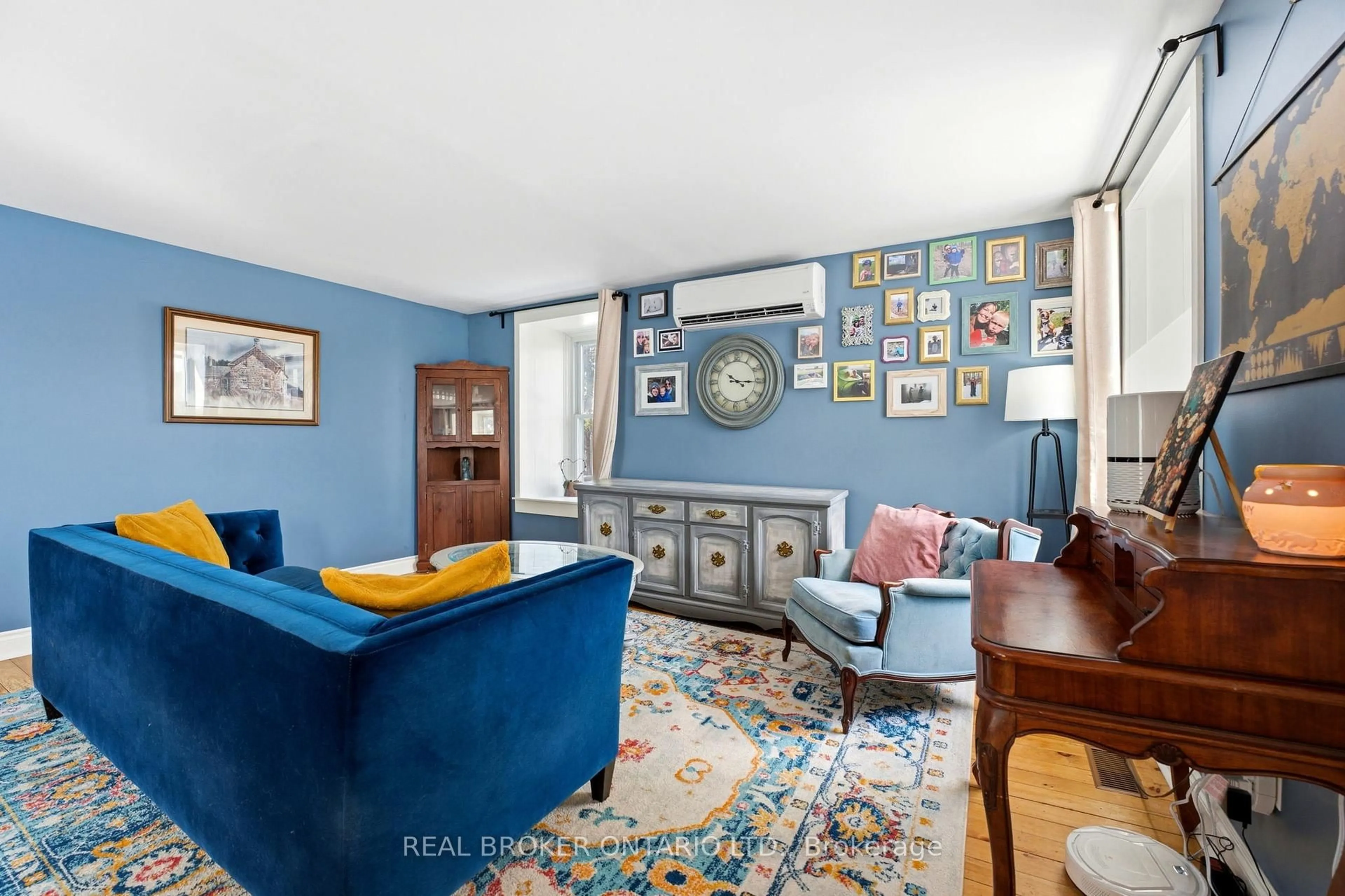 Living room with furniture, unknown for 2800 County 21 Rd, Edwardsburgh/Cardinal Ontario K0E 1X0