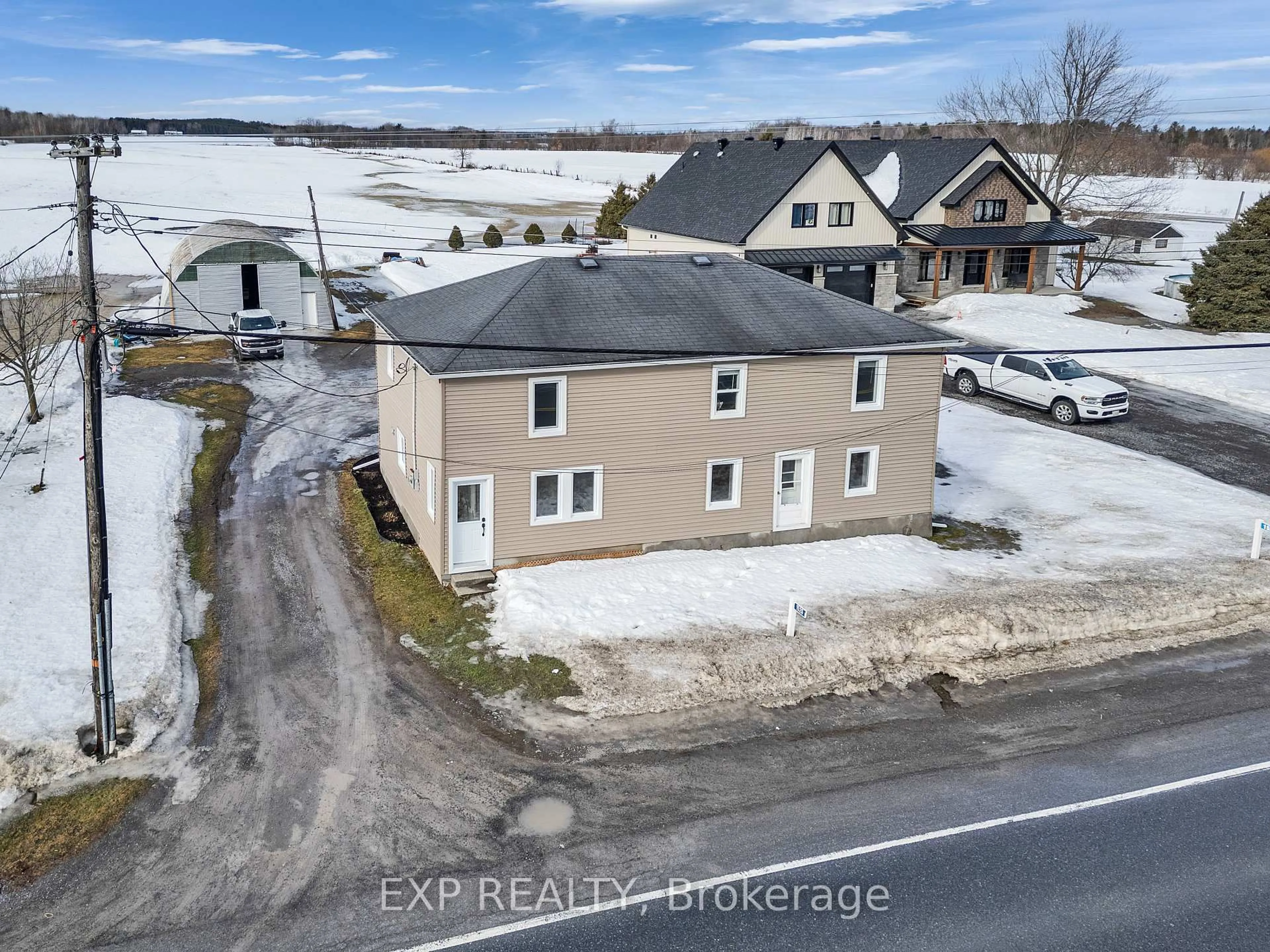A pic from outside/outdoor area/front of a property/back of a property/a pic from drone, street for 1526 Landry St, Clarence-Rockland Ontario K0A 1N0
