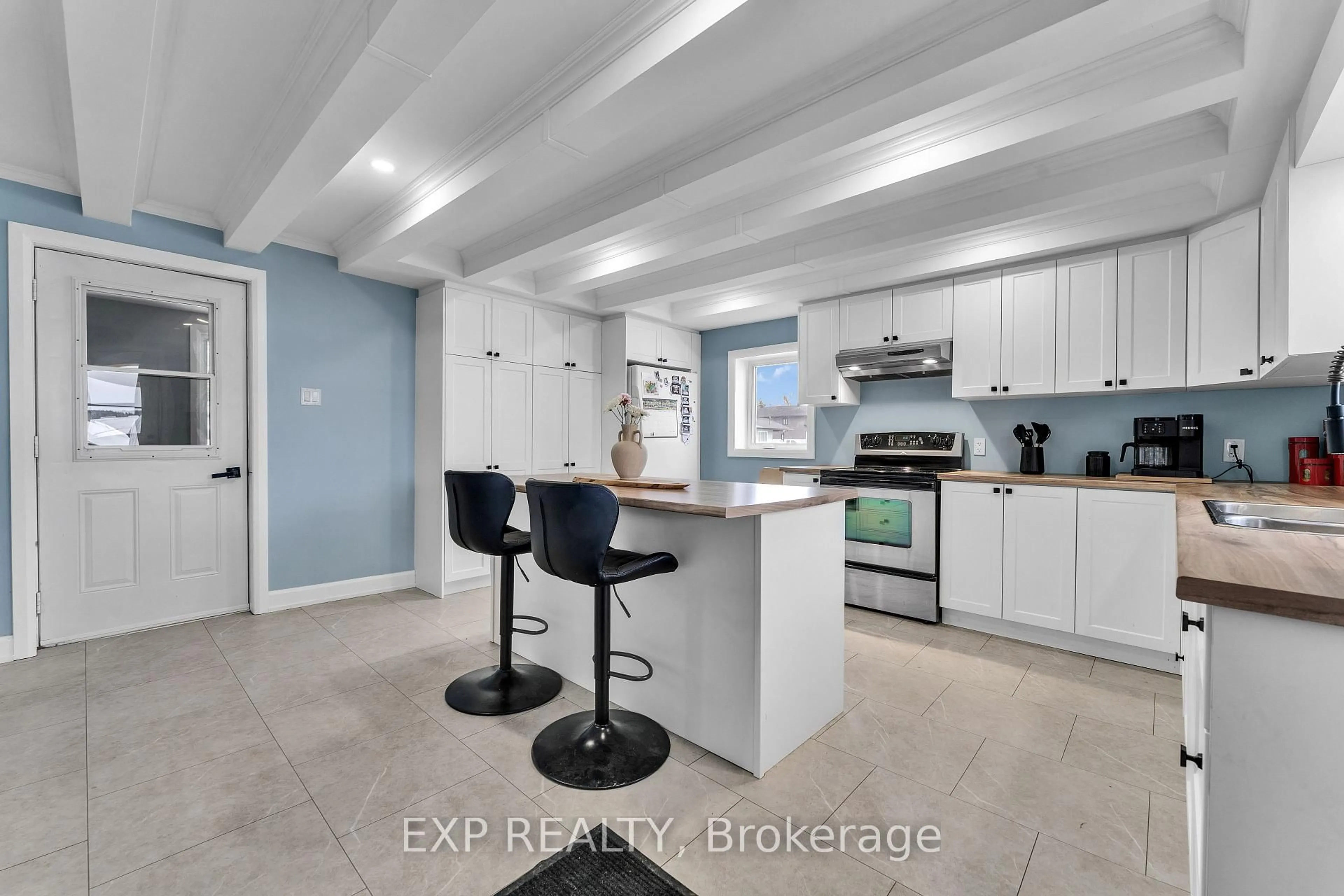 Open concept kitchen, ceramic/tile floor for 1526 Landry St, Clarence-Rockland Ontario K0A 1N0