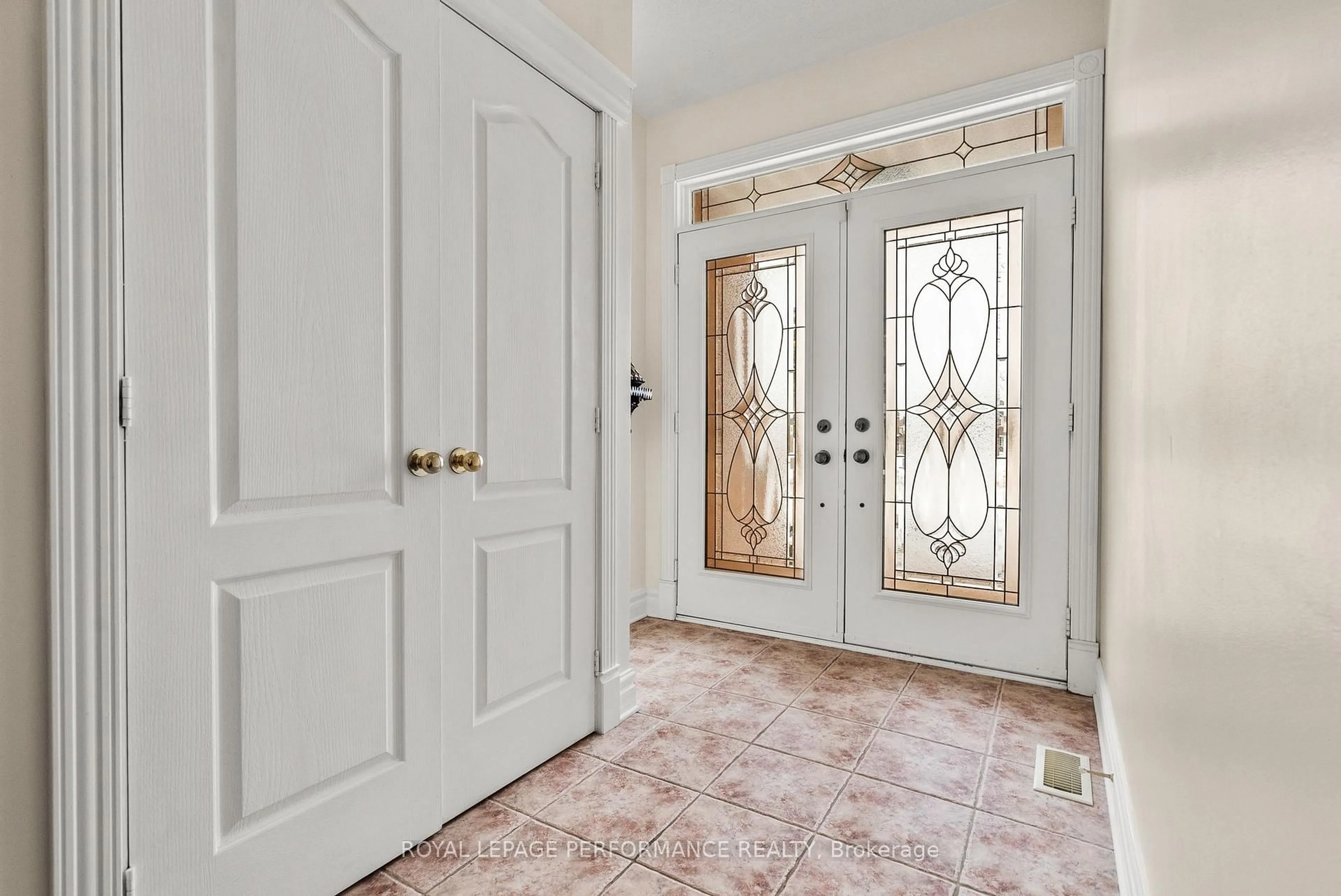 Indoor entryway for 2091 Ricardo St, Orleans Ontario K4A 4K8