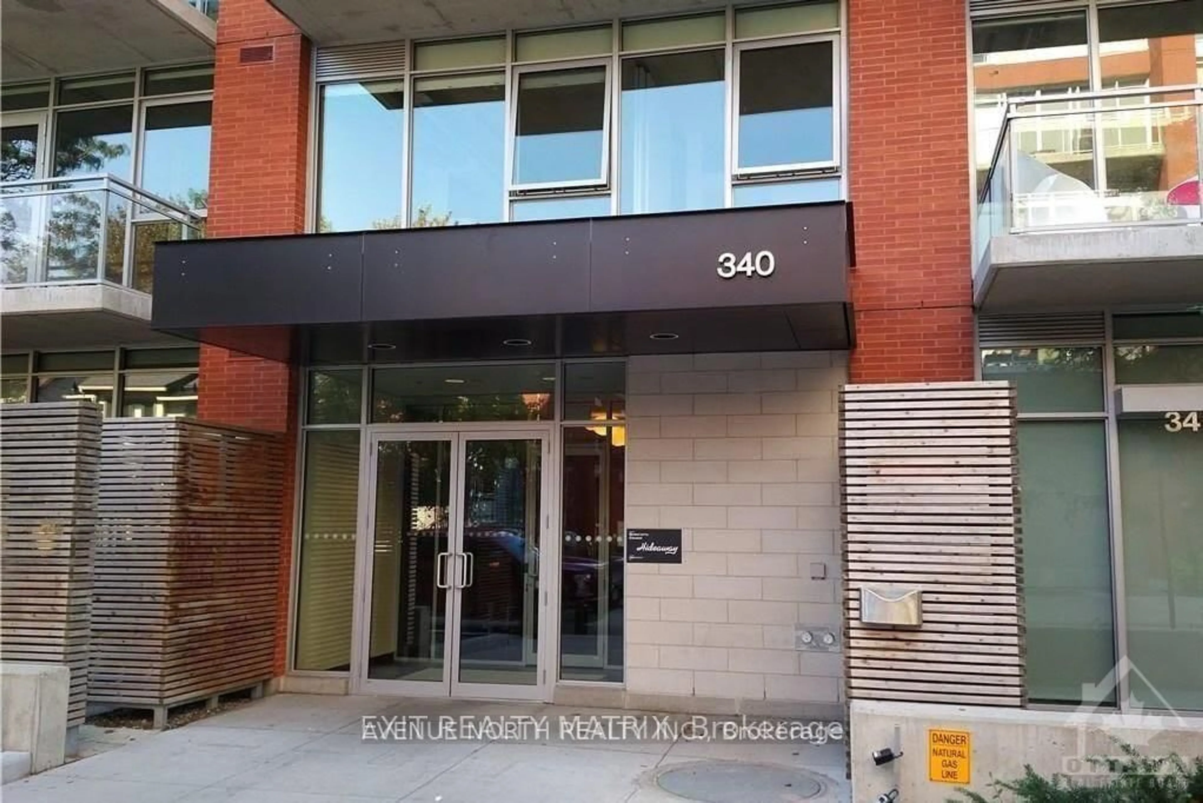 Indoor foyer for 340 MCLEOD St #938, Ottawa Ontario K2P 1A9